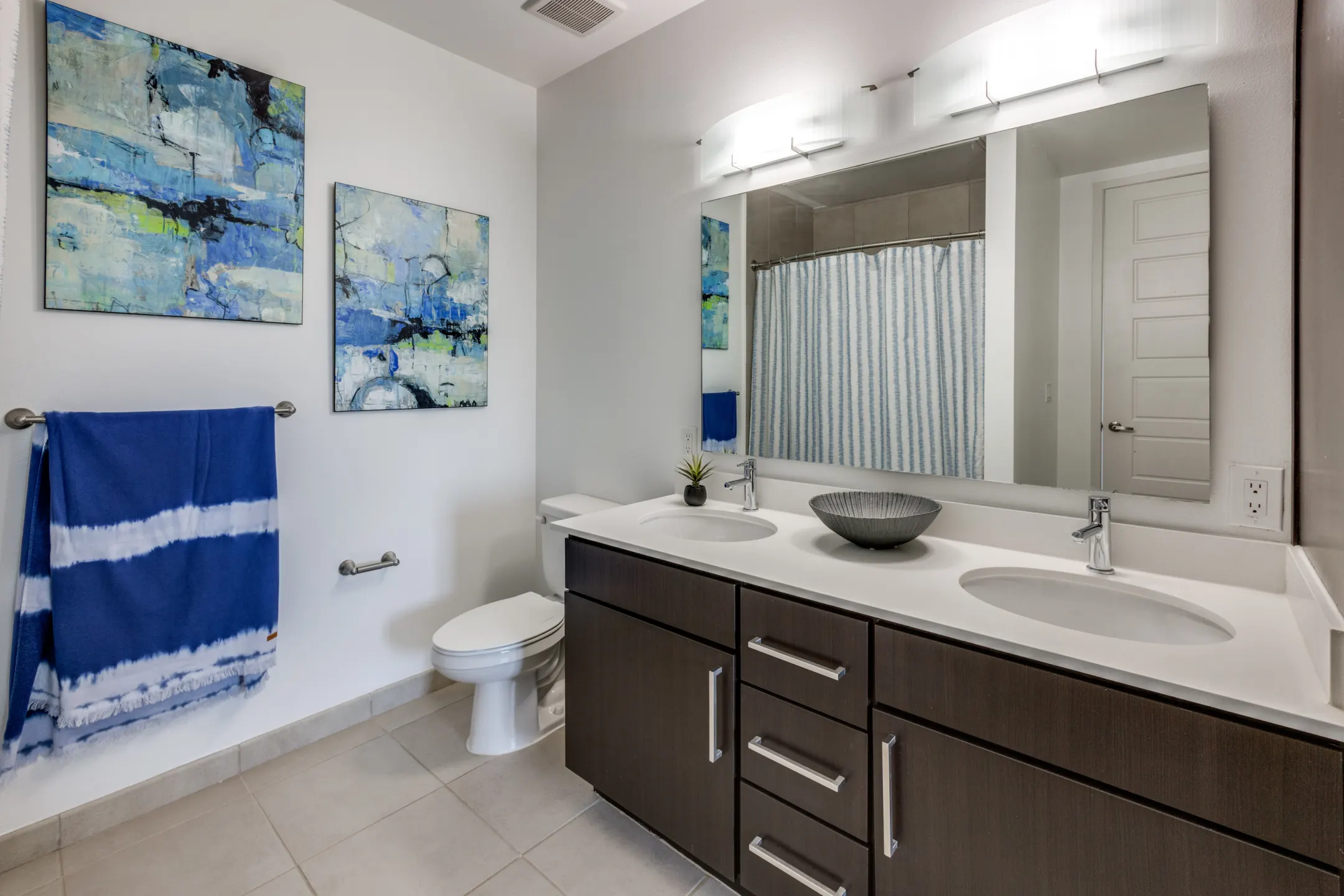 Bathroom - Vantage Med Center - Houston, TX