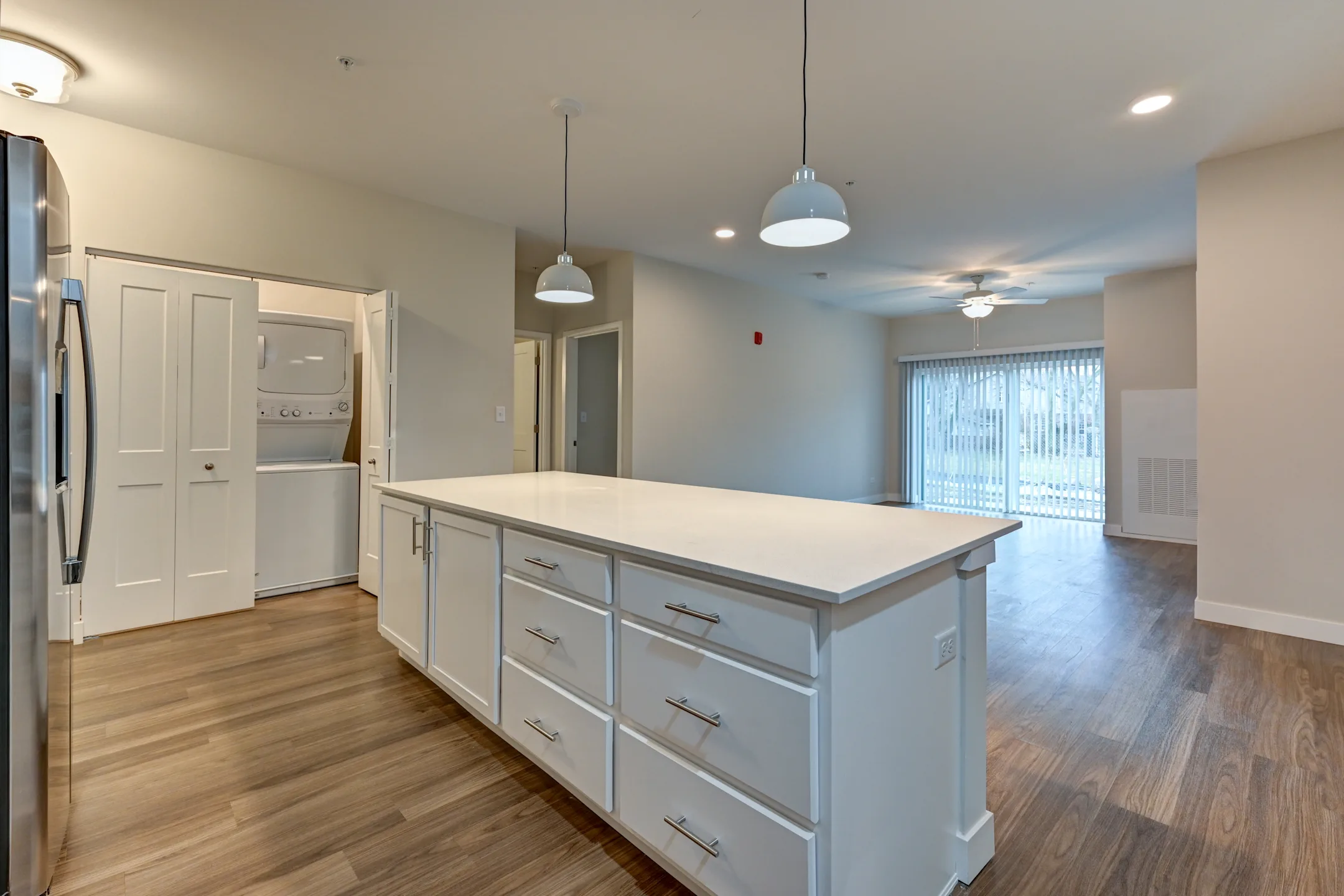 Willow Glen Apartments Willow Springs, IL 60480