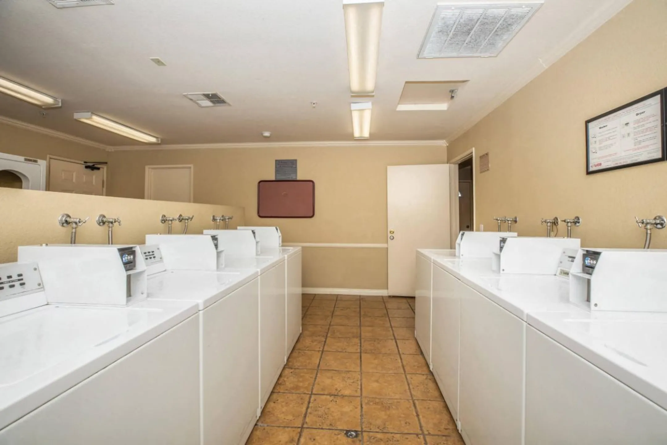 Desert Heights Apartments - Barstow, CA