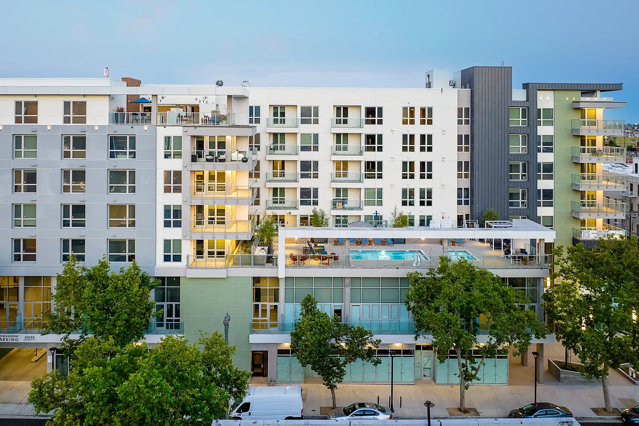 Building - Emerald Apartments - Los Angeles, CA