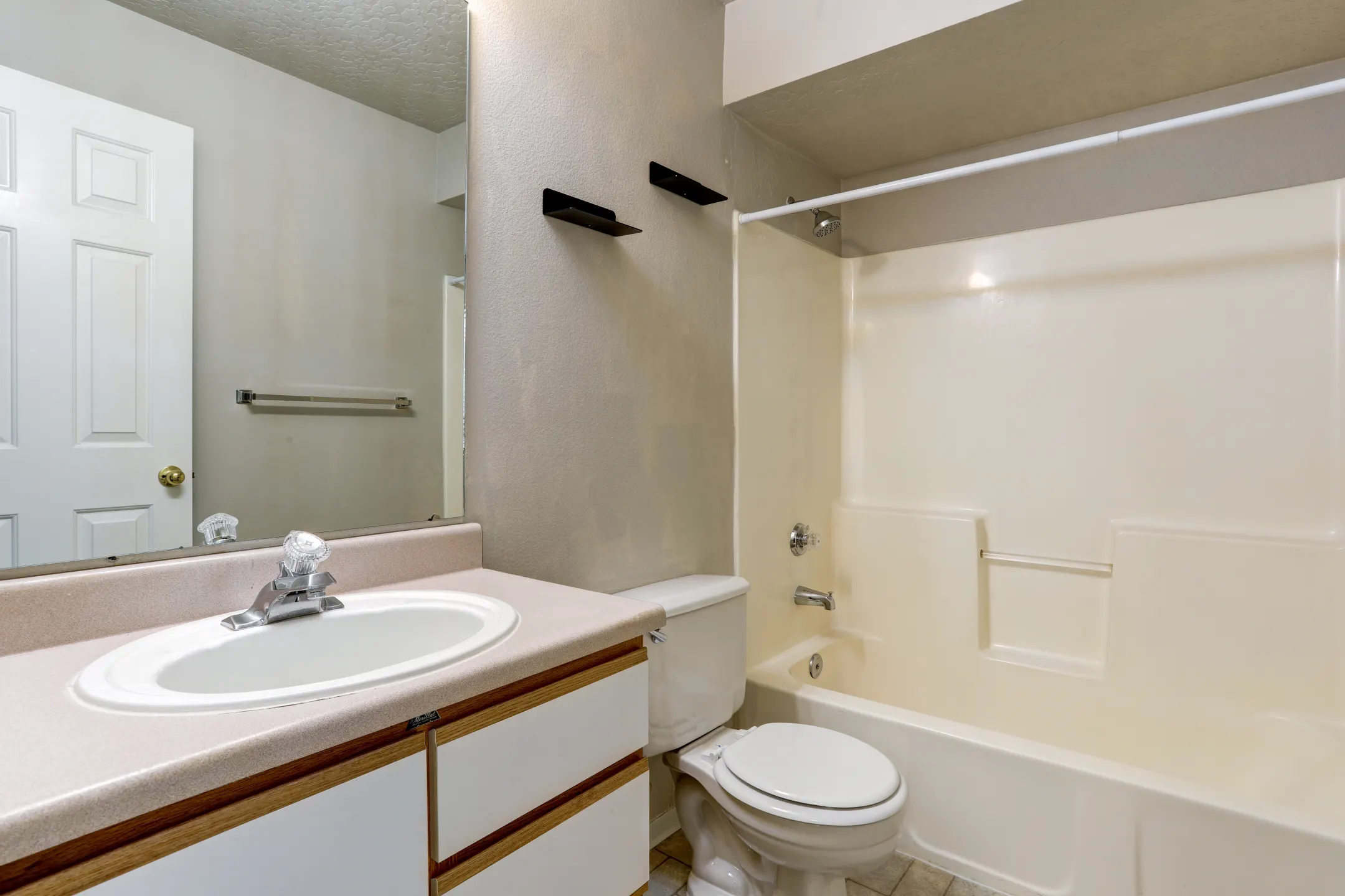 Bathroom - Shaw Mountain Heights Apts - Boise, ID