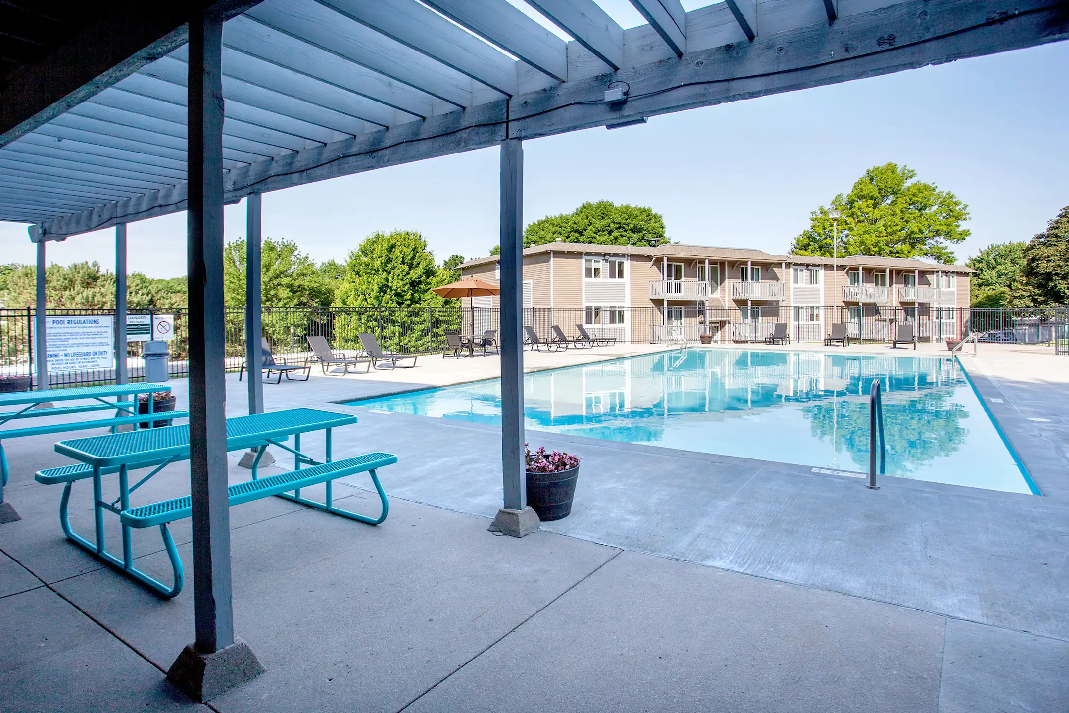 Royalwood Apartments Omaha, NE 68144