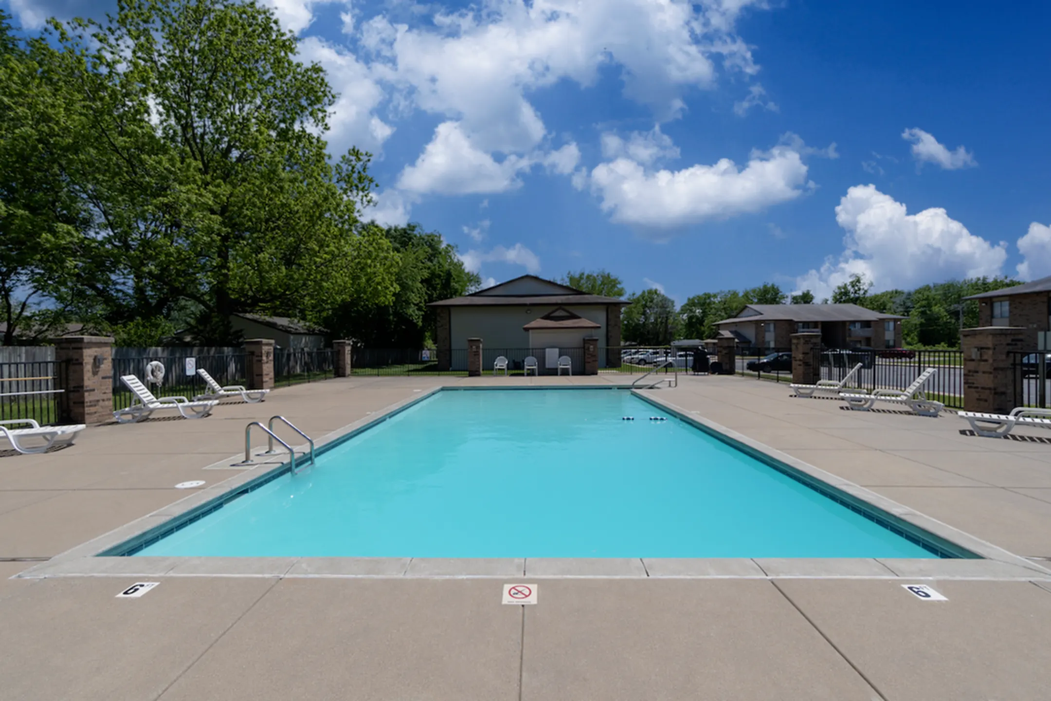 English Village II Apartments Apartments Springfield, MO 65802