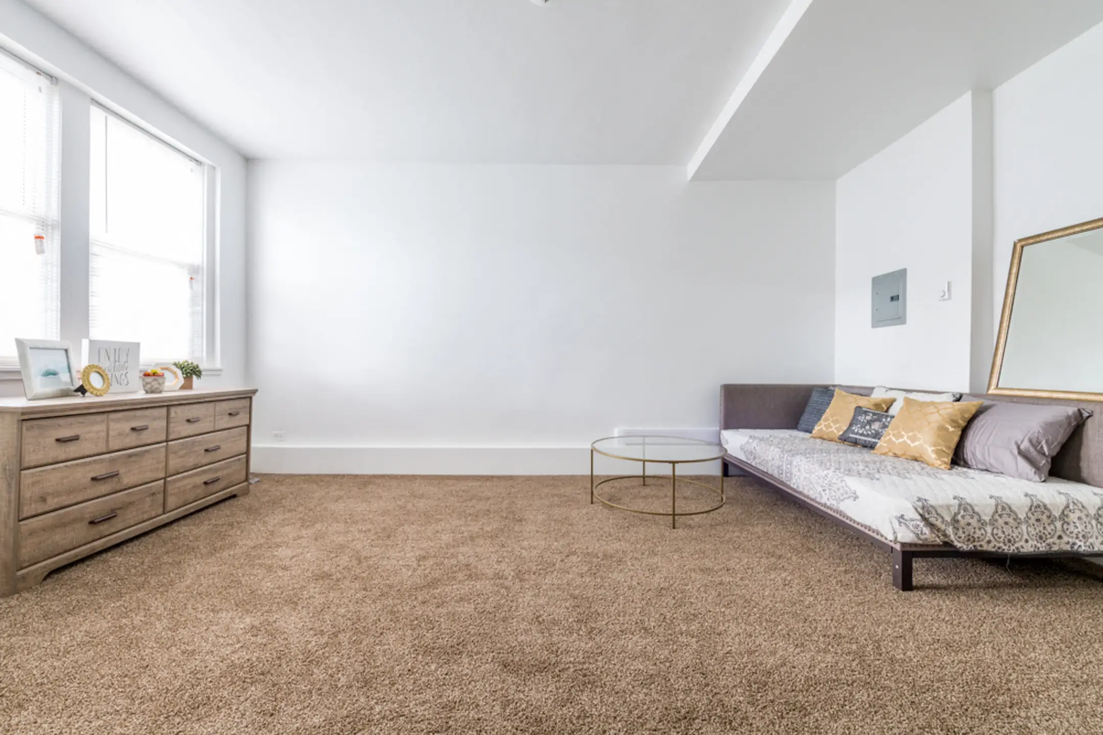 Washington Plaza Pangea Real Estate Apartments Chicago, IL 60604