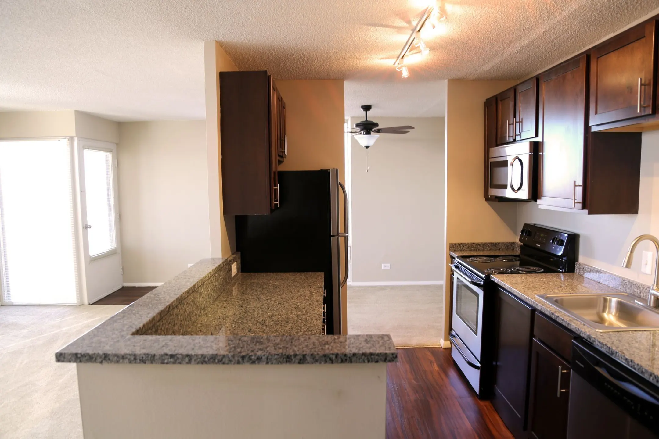 Kitchen - Riley Towers Apartments &Townhomes - Indianapolis, IN