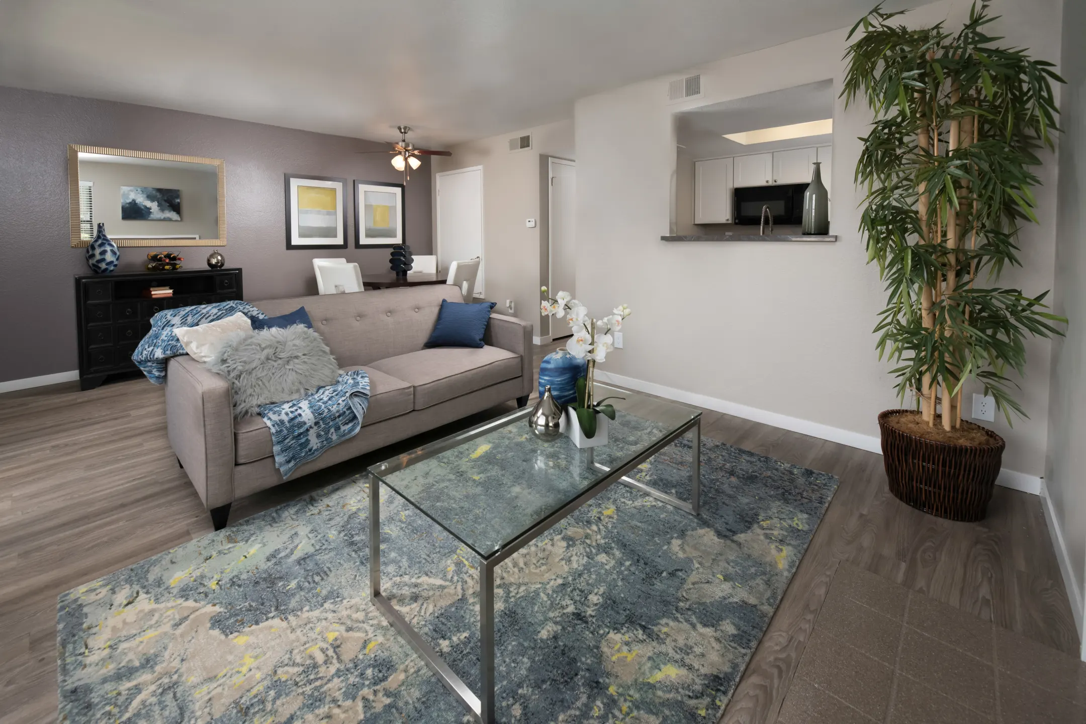 Living Room - Diamond Hillside Apartments - Pittsburg, CA