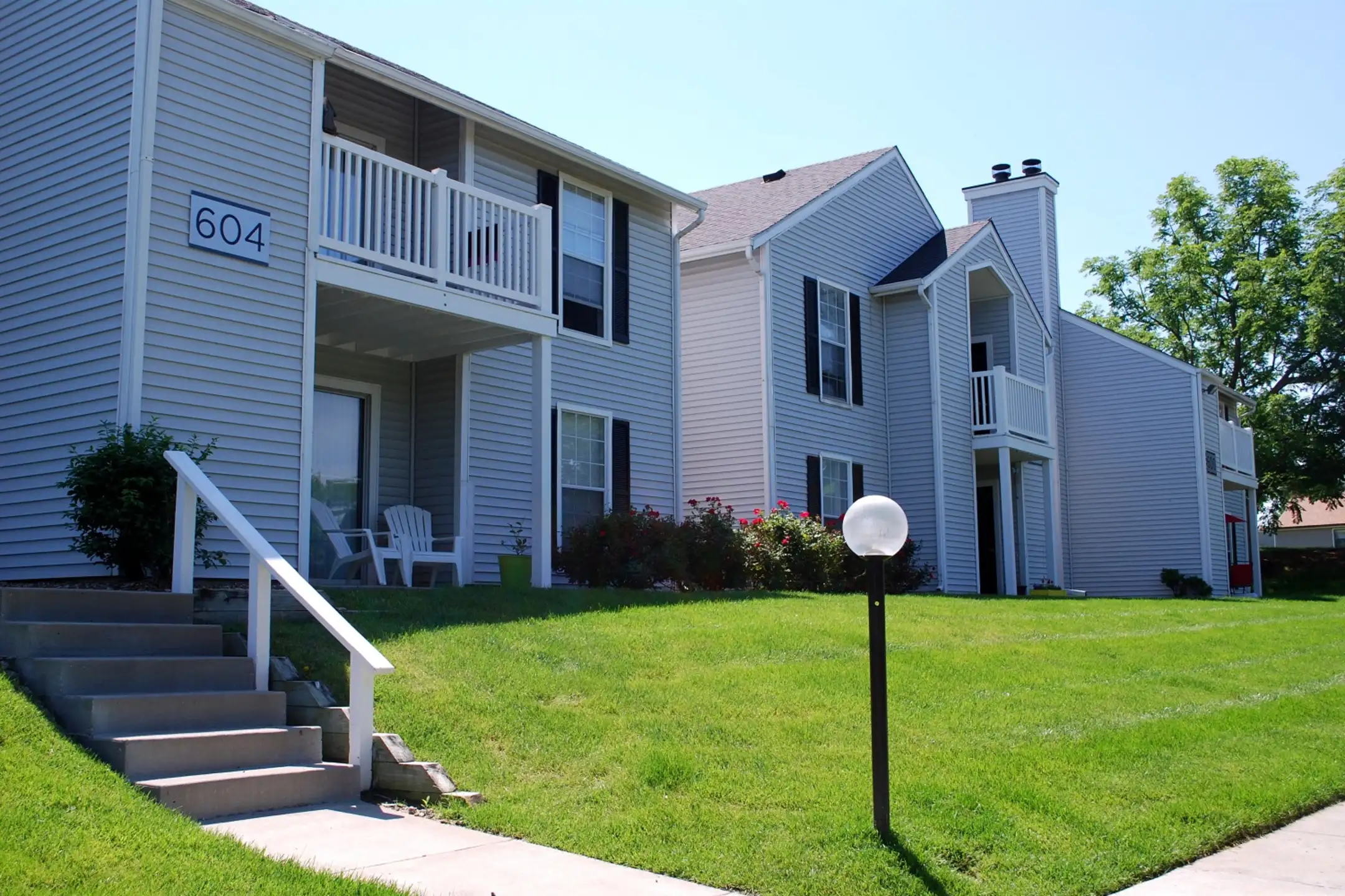 Pinehurst Apartments Kansas City, MO 64118