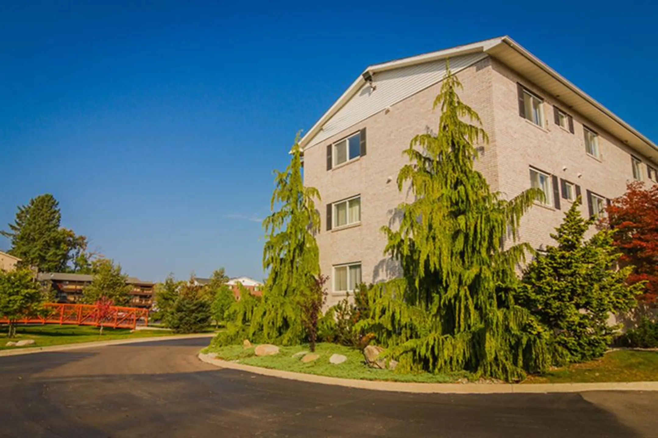 Creek Club Apartments 1147 W Grand River Ave Williamston, MI