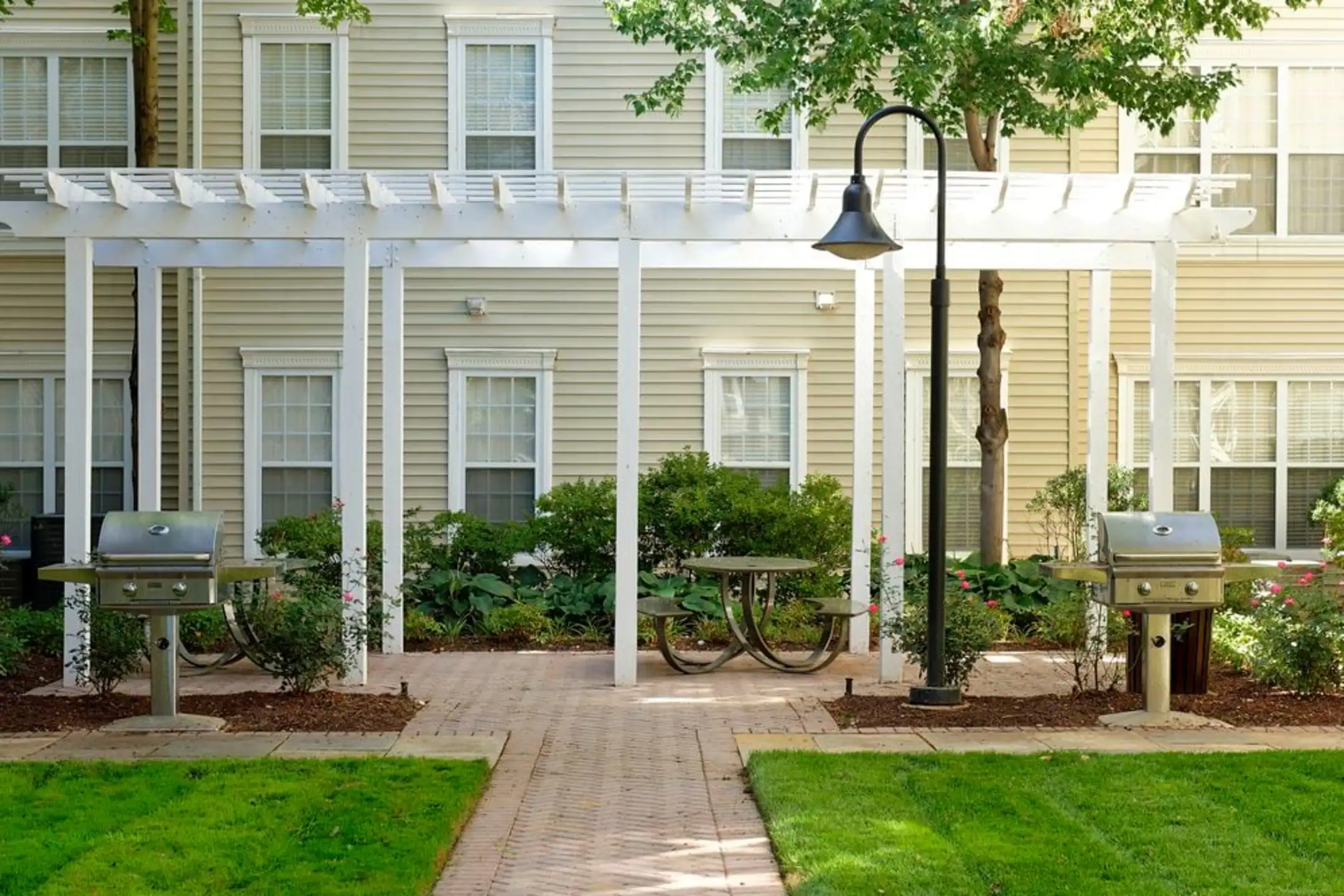 Avalon At Arlington Square 2350 26th Ct S Arlington, VA Apartments