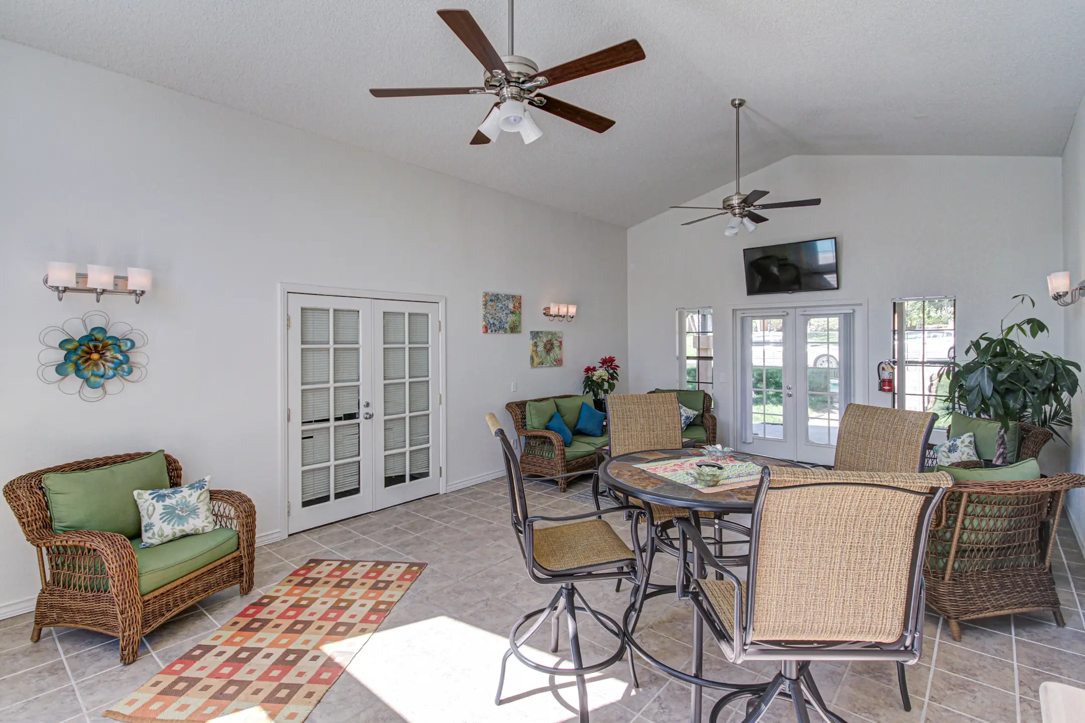 Fallbrook Hills 744 W Fallbrook St Fallbrook, CA Apartments for