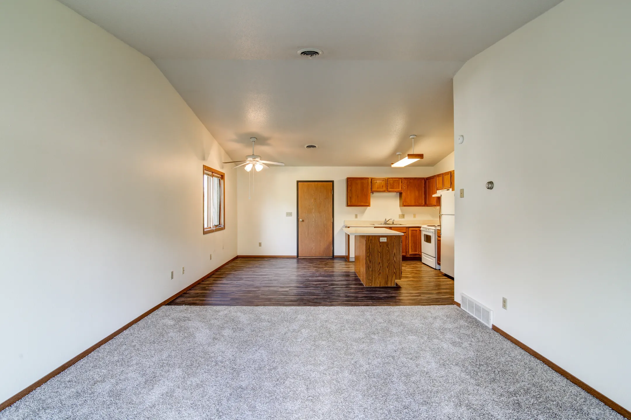Living Room - M&I Apartments - Aberdeen, SD