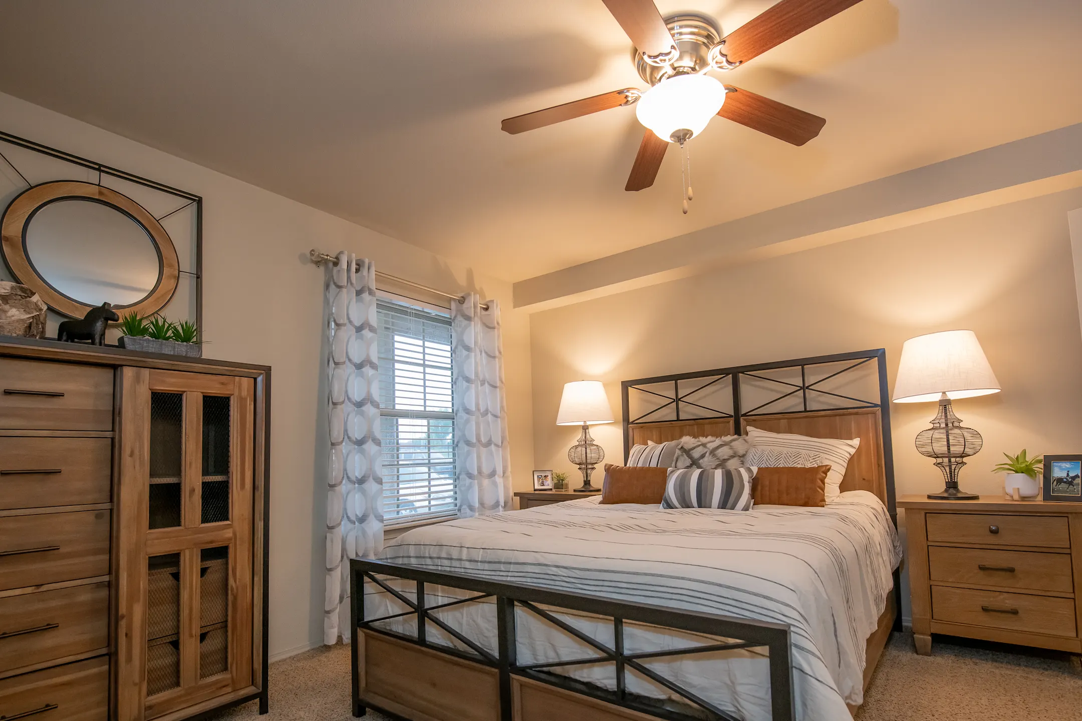 Bedroom - Cascata Luxury Apartments - Tulsa, OK