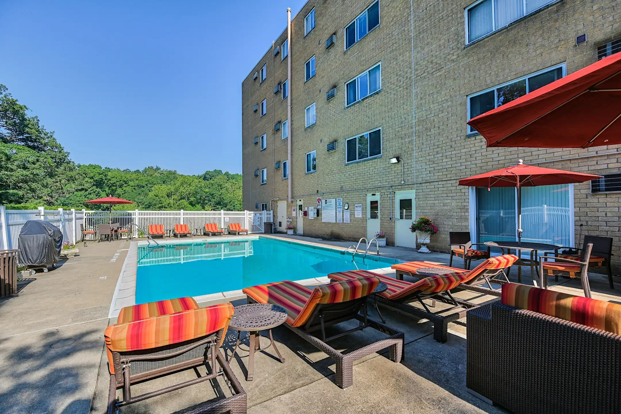 Chateau Perry Apartments Apartments Pittsburgh, PA 15237