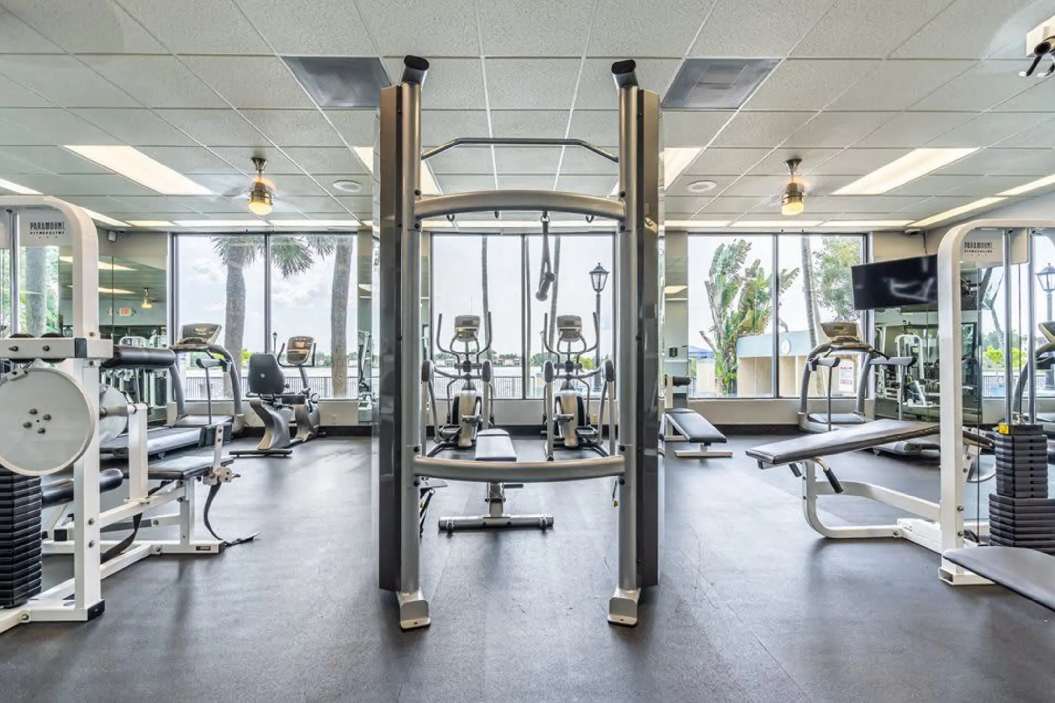Fitness Weight Room - Horizons North Apartments - Miami, FL