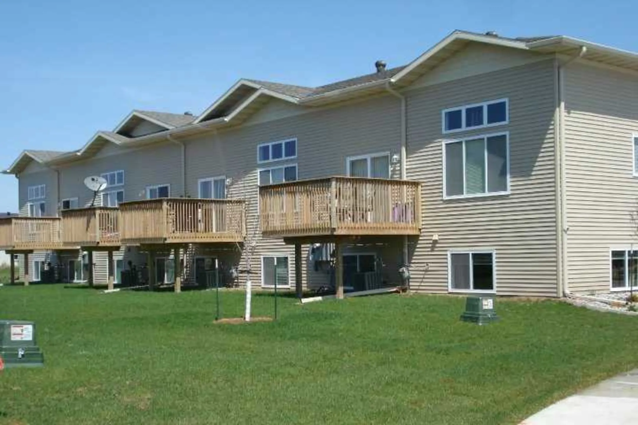 Building - Town Square Townhomes - Fargo, ND