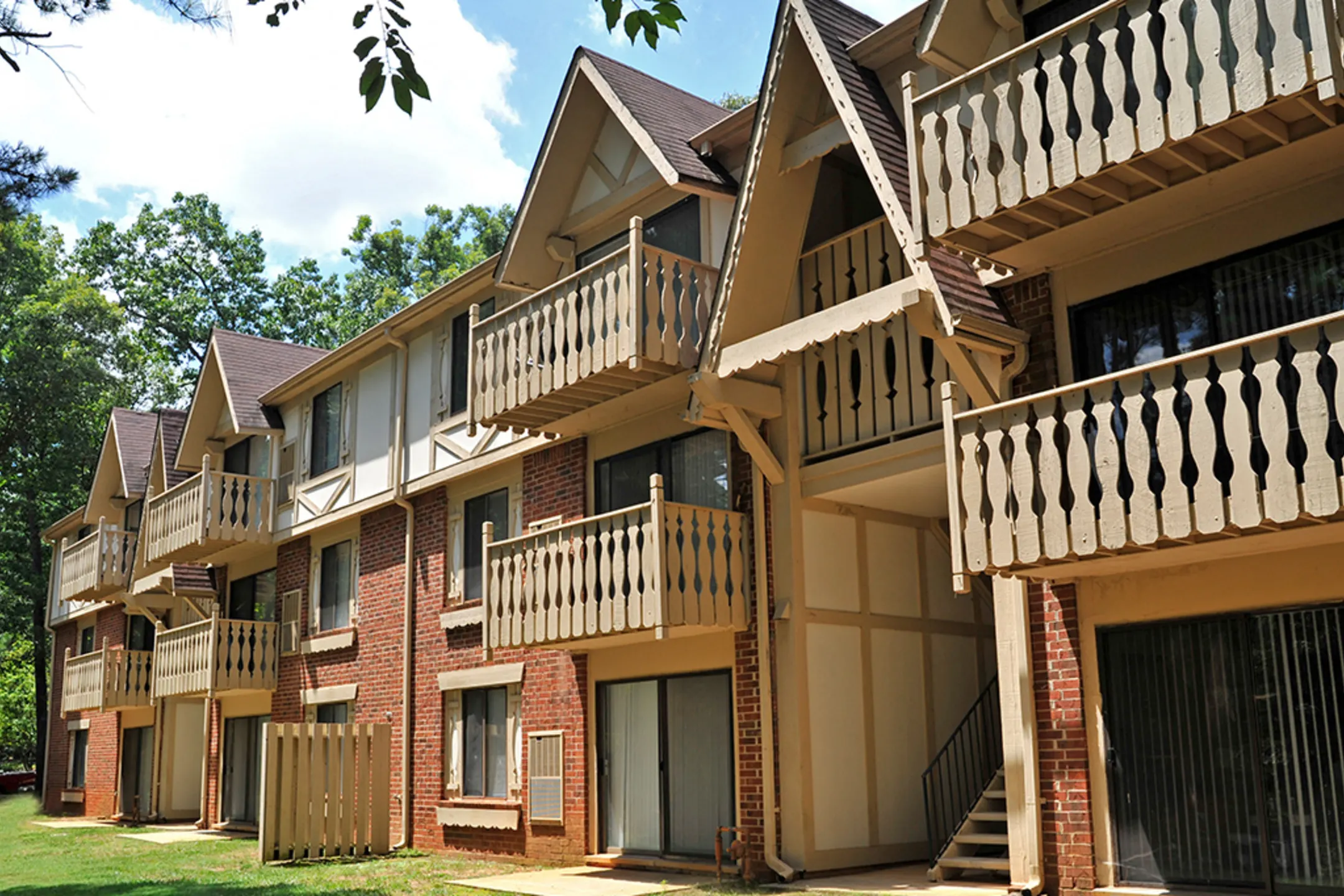 Laurel Woods Apartments 350 Fairforest Way Greenville, SC