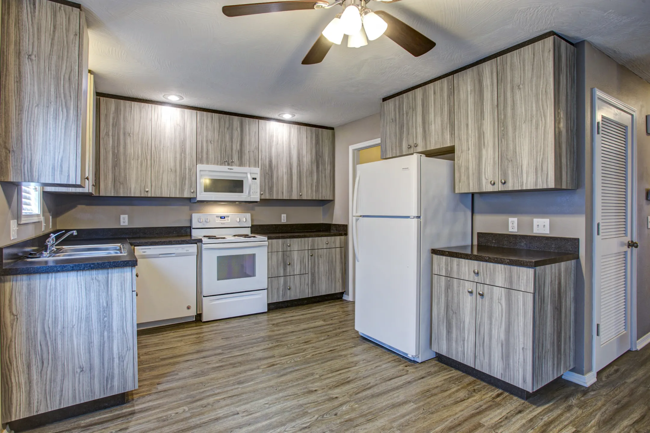 Kitchen - Trails End - Springfield, MO