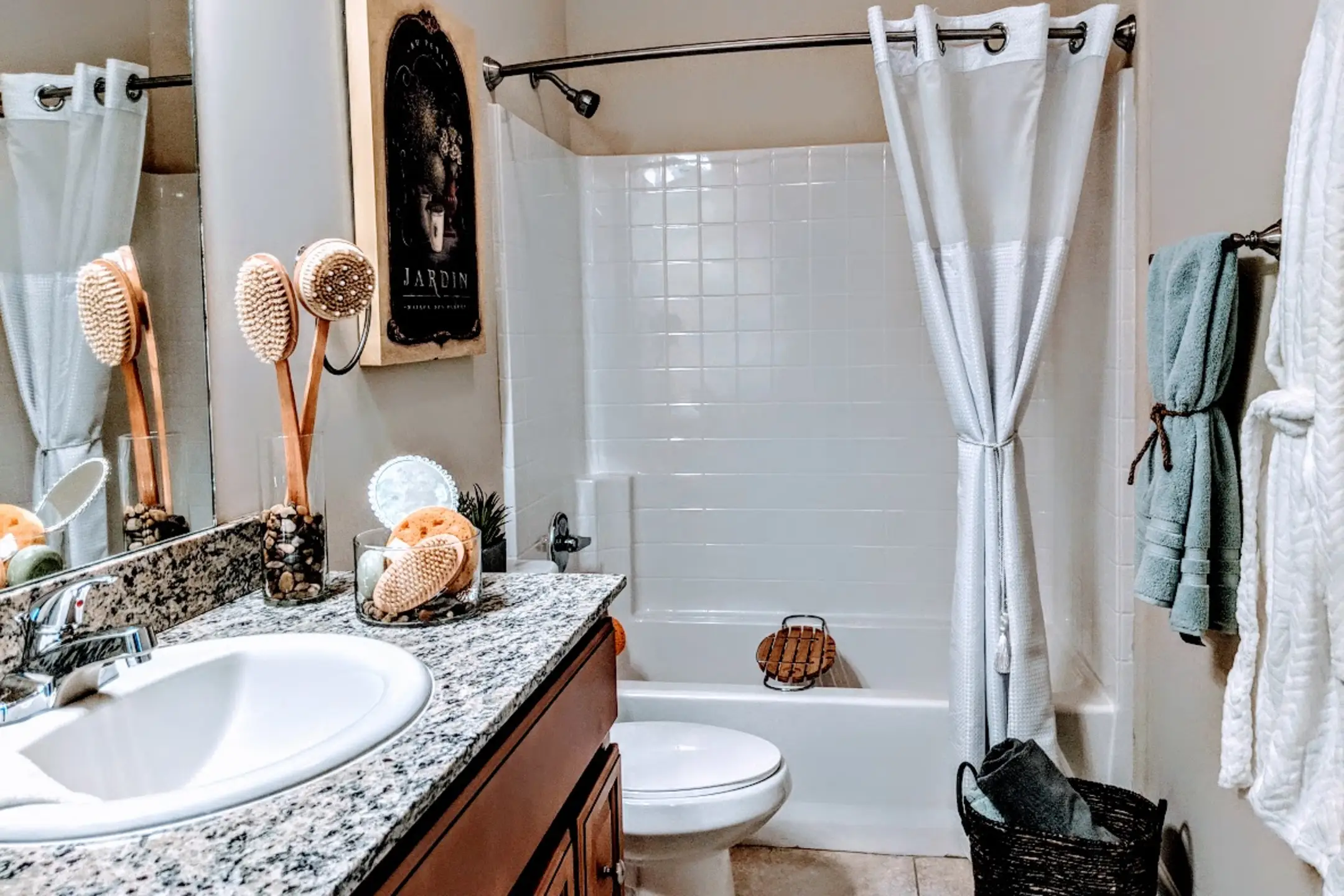 The Charleston Apartments Apartments Cordova, TN 38016