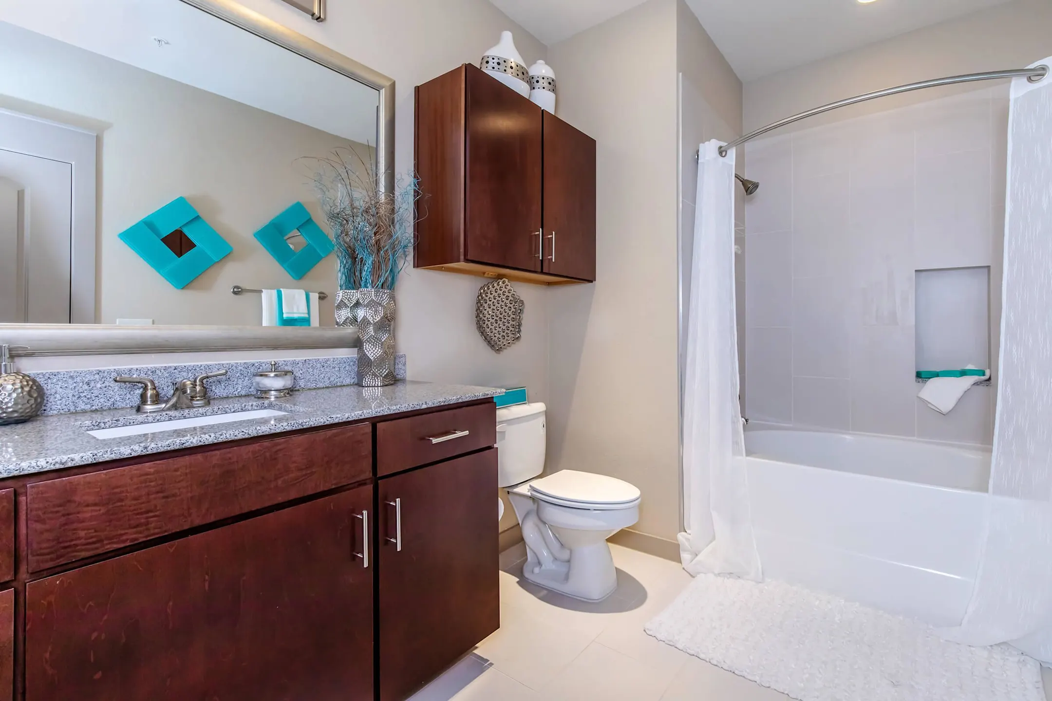 Bathroom - San Antigua - Houston, TX