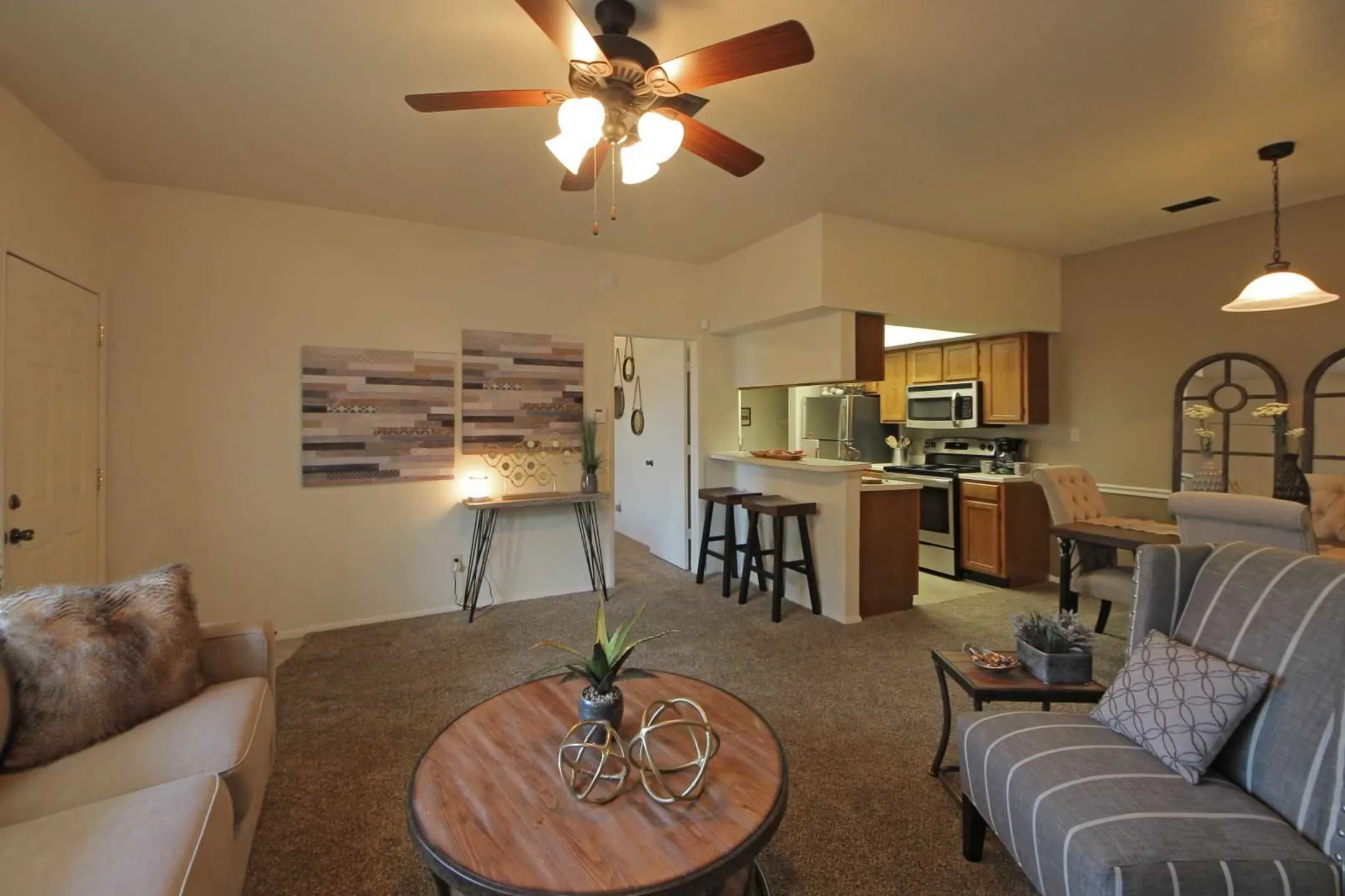 Living Room - Sheridan Pond Apartments And Guest Suites - Tulsa, OK