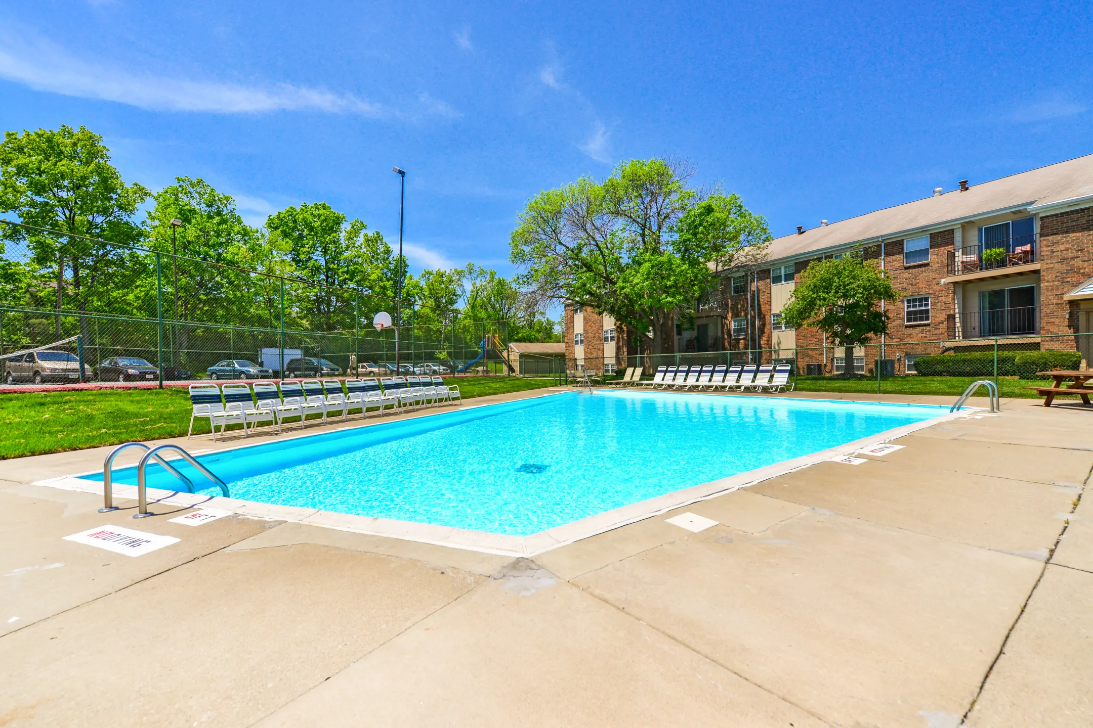 The Knolls Apartments - Dayton, OH 45449