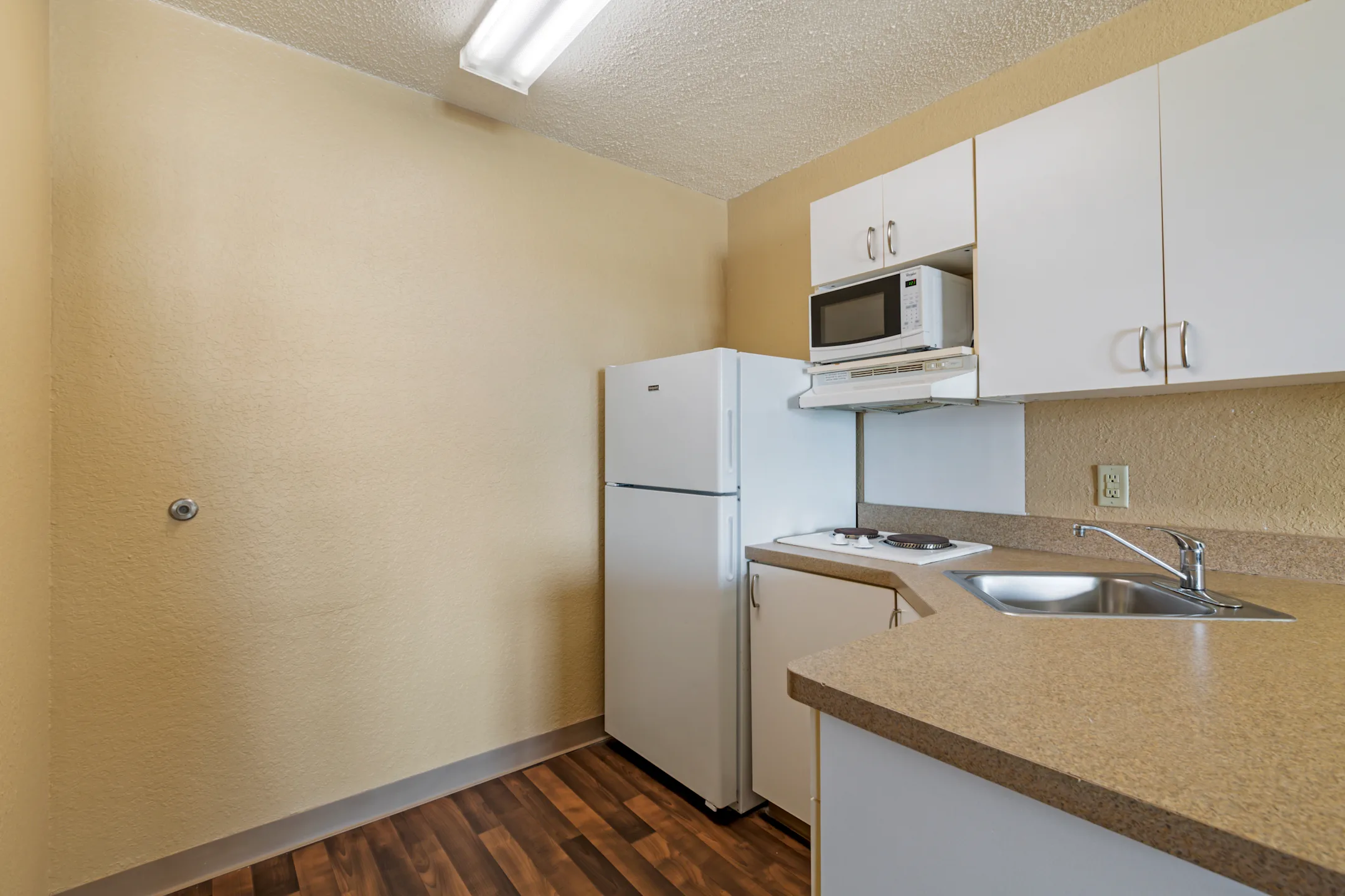 Kitchen - Furnished Studio - Fort Lauderdale - Cypress Creek - Andrews Ave. - Fort Lauderdale, FL