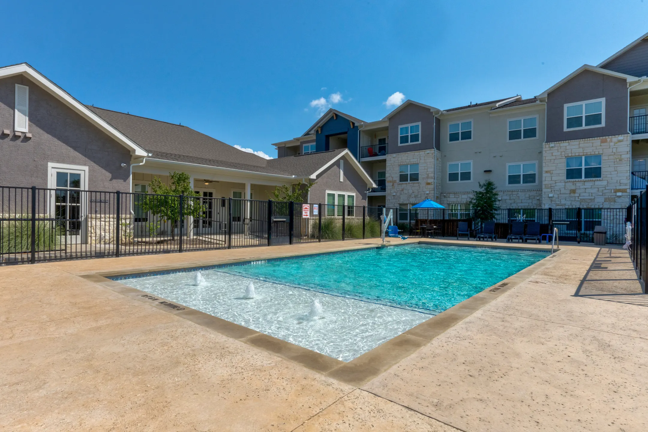 Residences of Long Branch Apartments Rowlett, TX 75088
