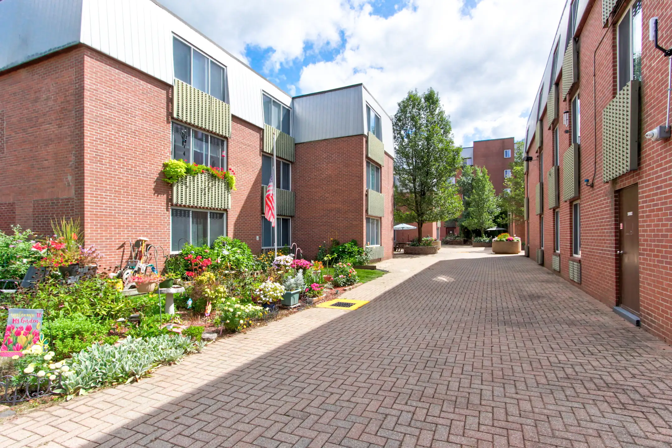 Silver Pond Apartments 656 Center St Wallingford, CT Apartments for