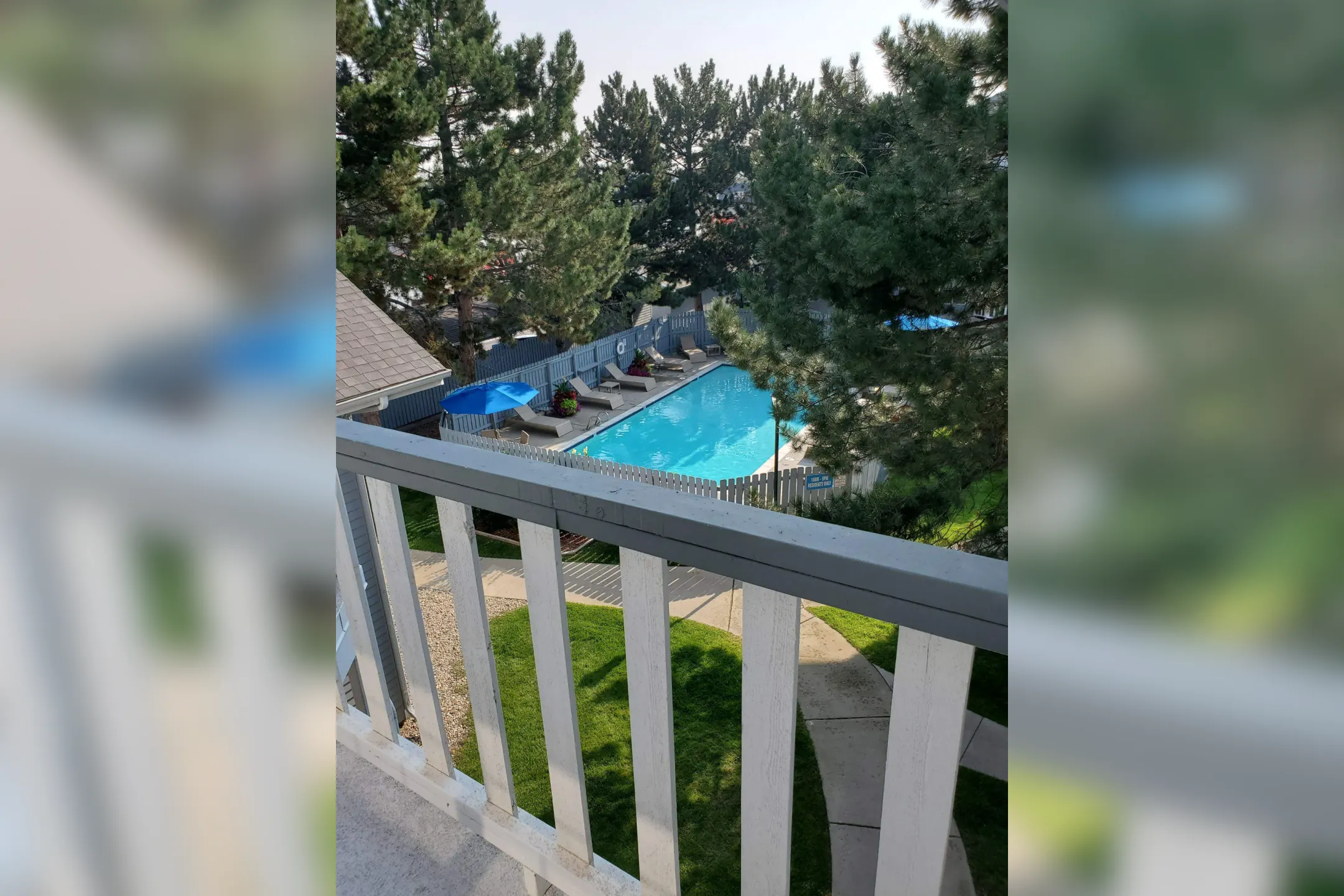 Pool - Victoria Inn Apartments - Longmont, CO