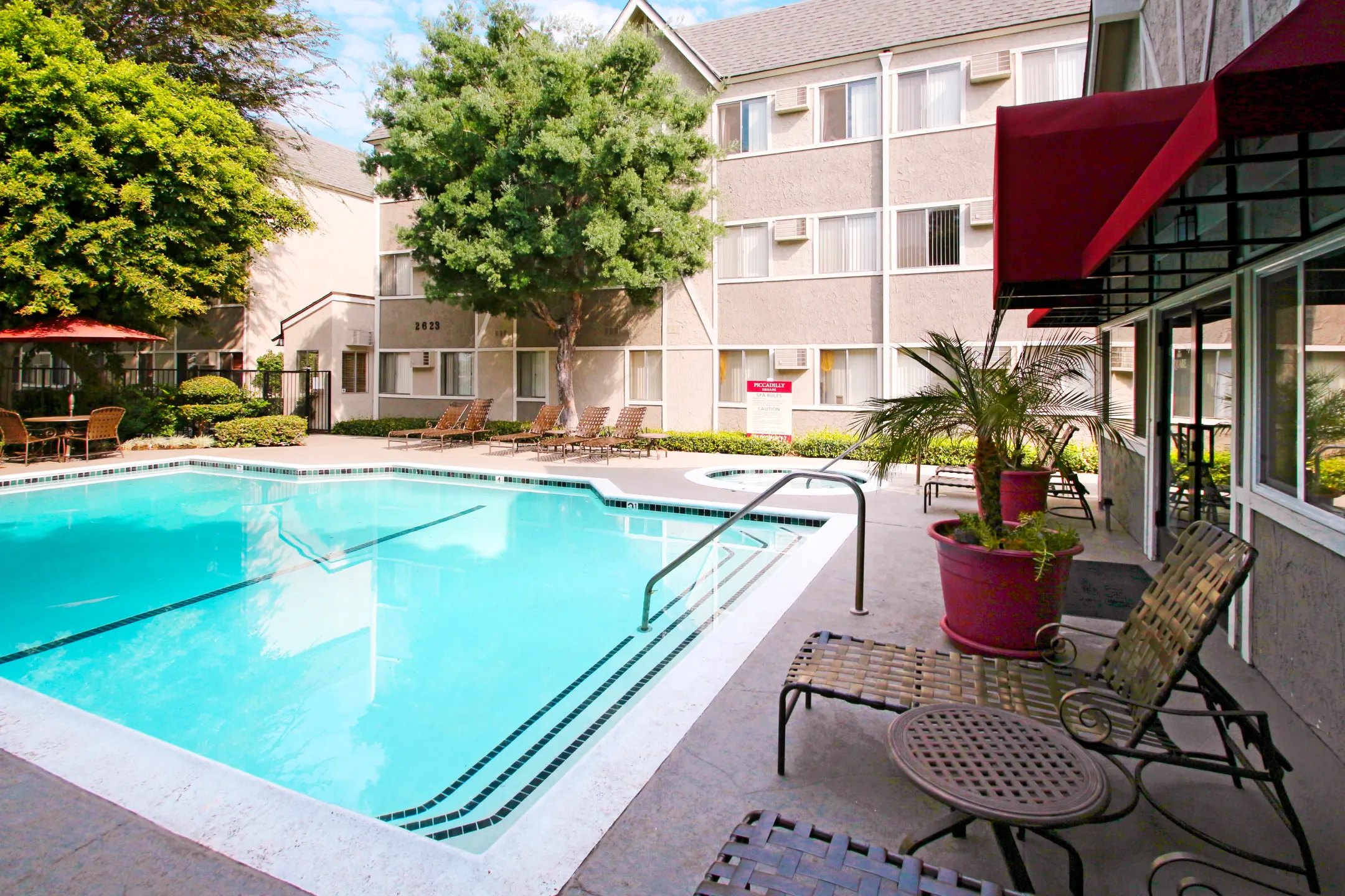 Piccadilly Square Apartments - Fullerton, CA 92831