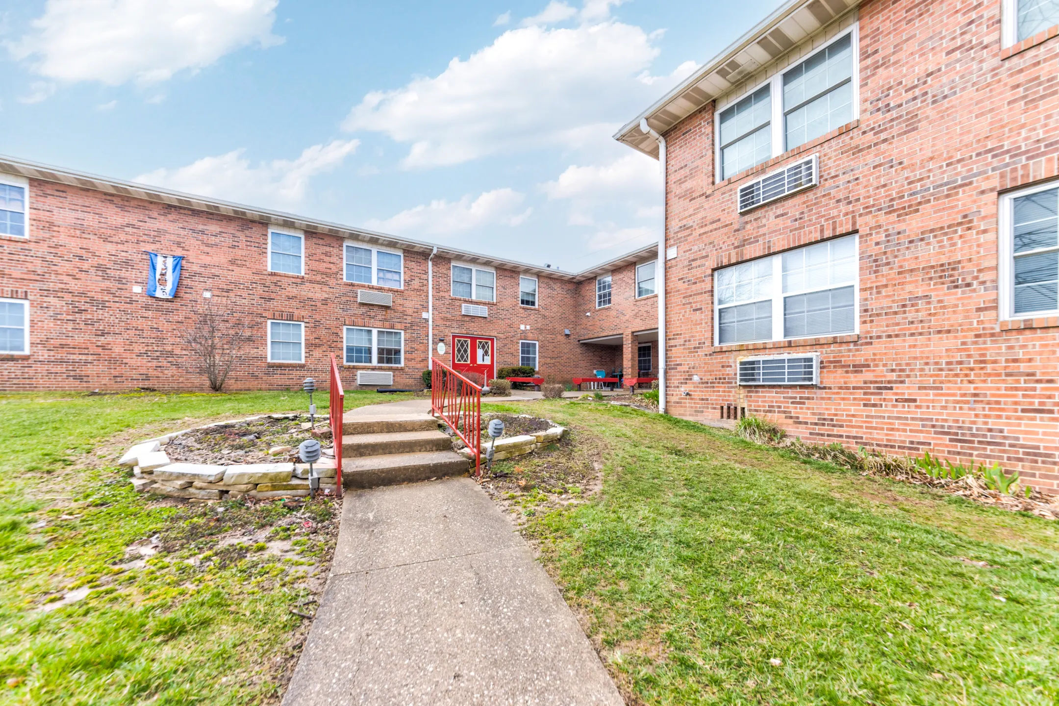 Village Apartments Of Hillsboro Senior Apartments Hillsboro IL 62049   0fdafb2900af9212b49a37ac5c13cc01