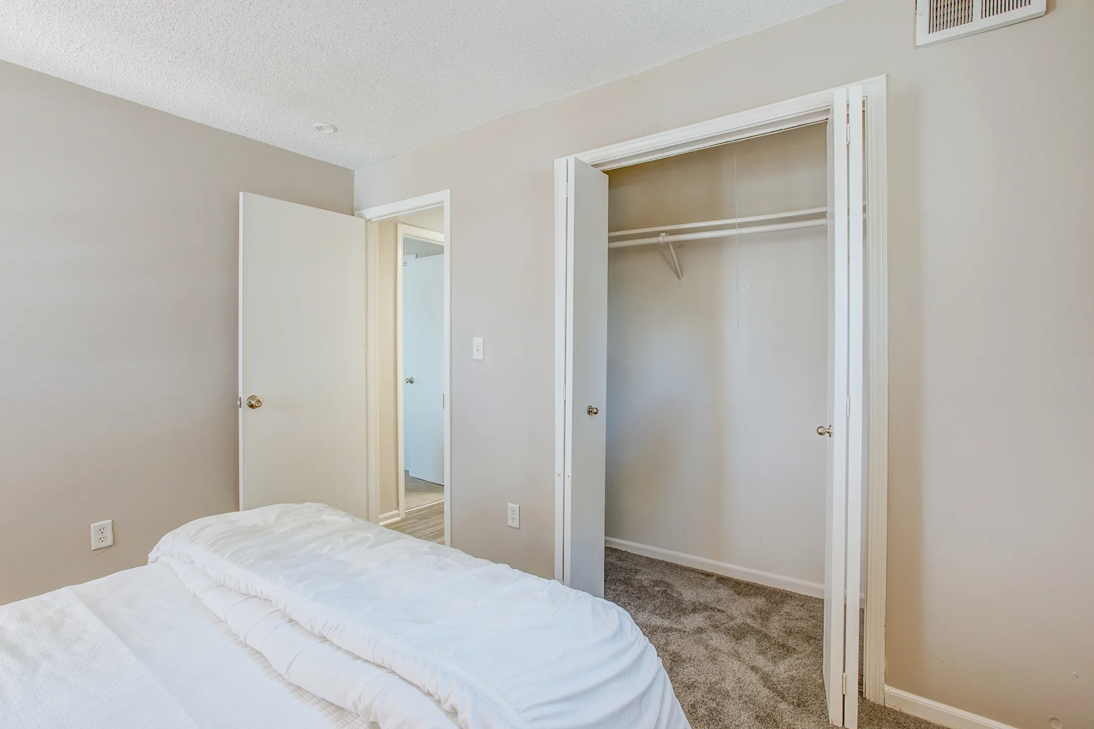 The Onyx at 67 Apartments Shawnee, KS 66203