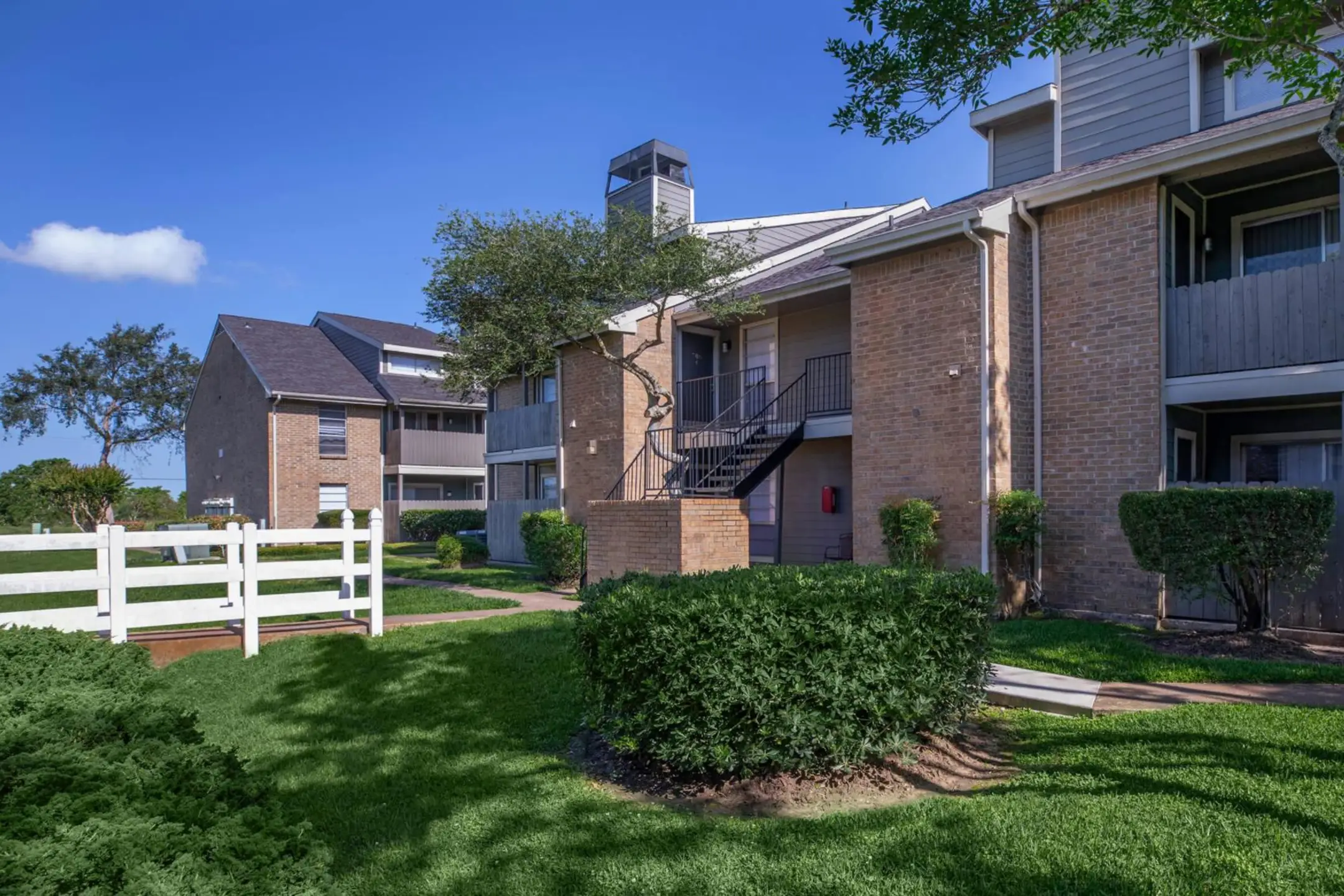 Angleton Manor Apartments Angleton, TX 77515