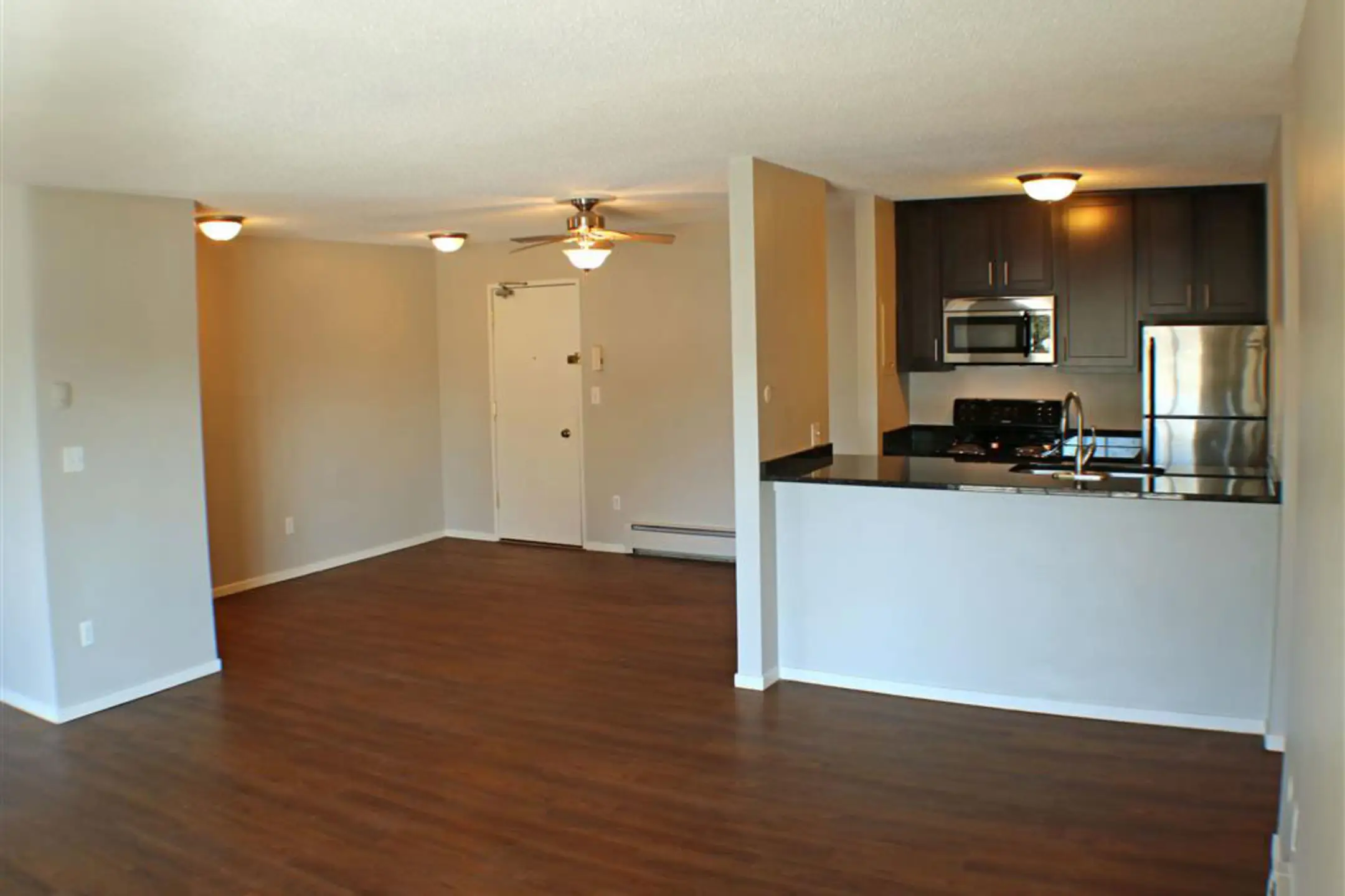 Kitchen - Lexington Hills Apartments - Saint Paul, MN