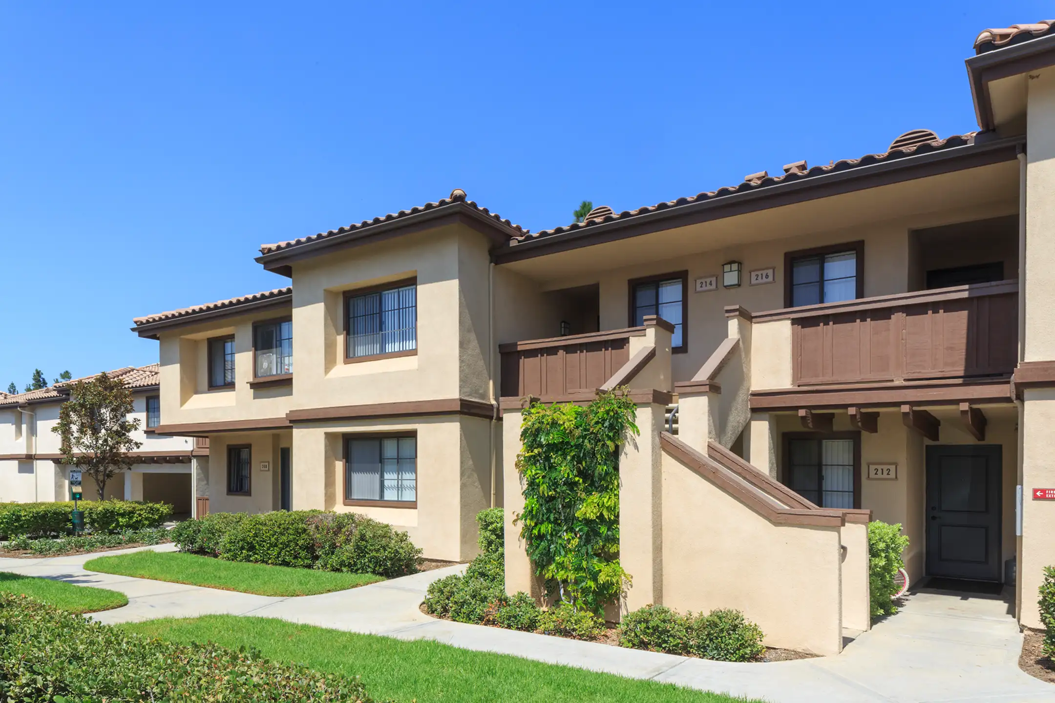 Rancho Tierra Apartments Tustin, CA 92782