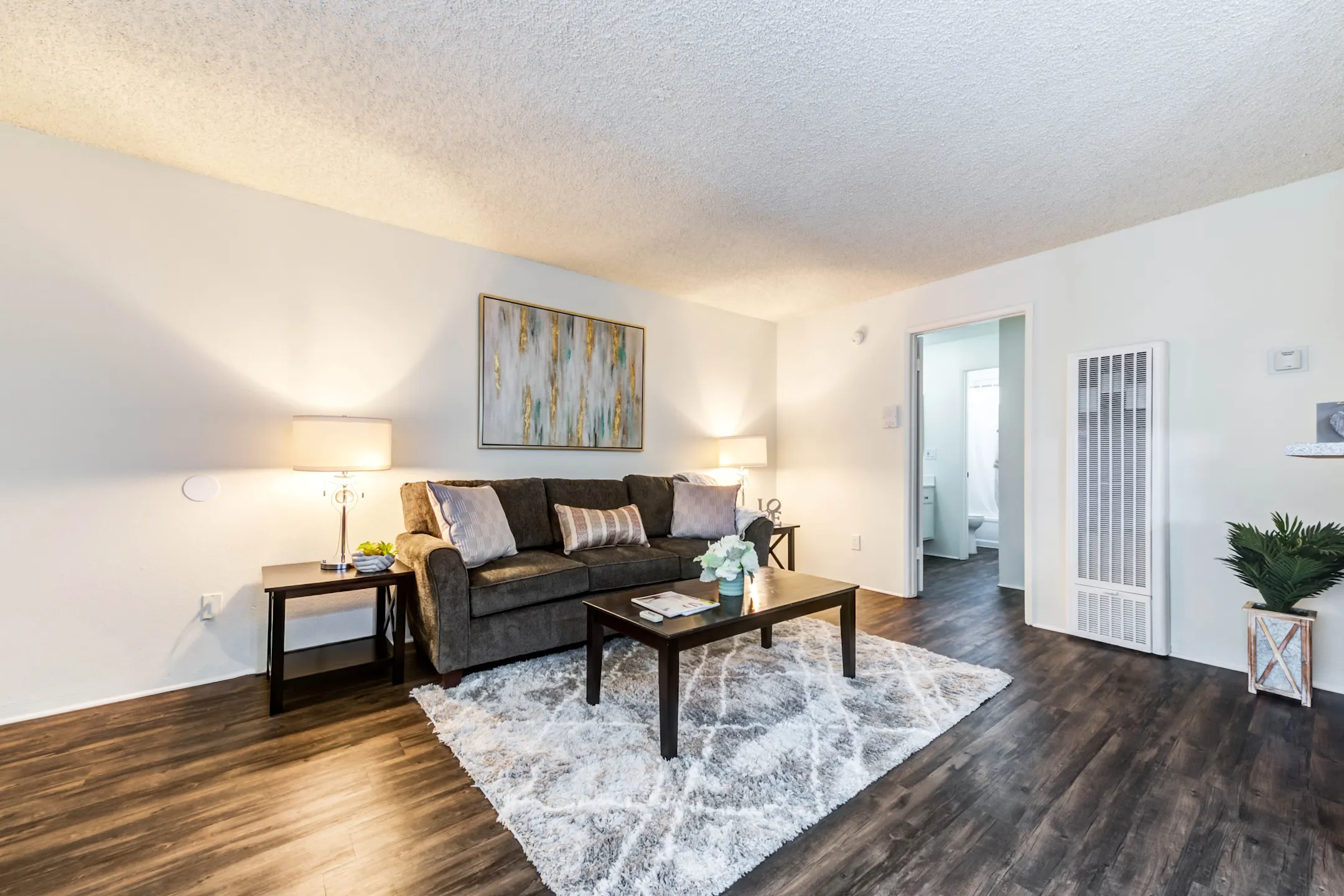 Room For Rent Tarzana