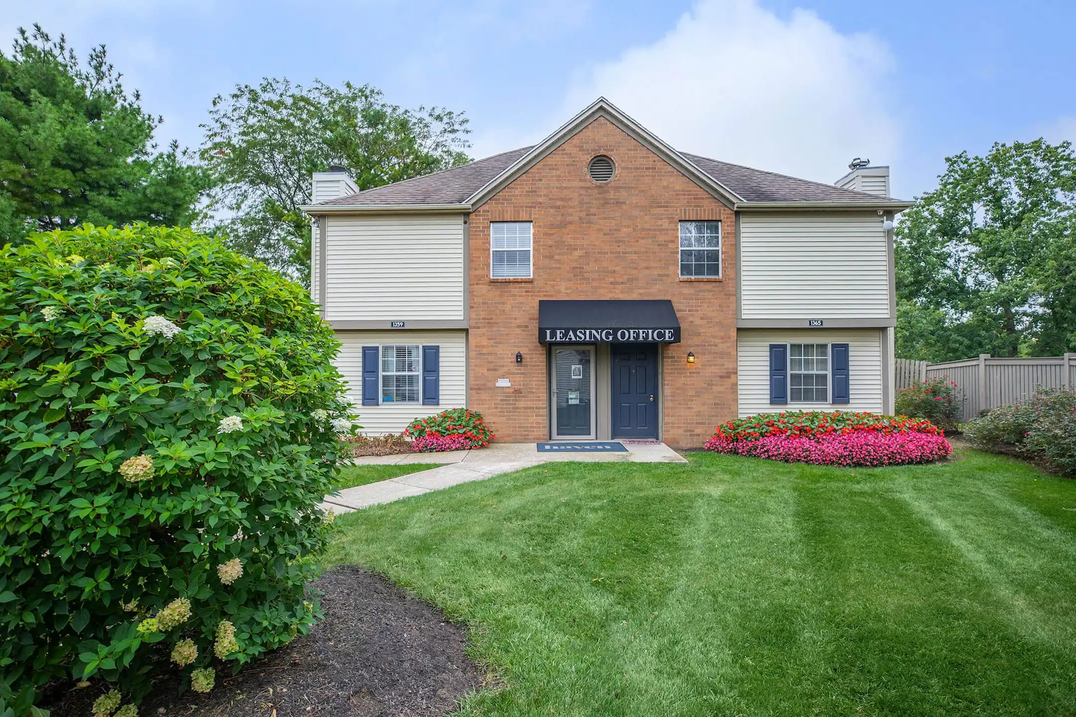 Townhomes at McNaughten 1363 Yorkland Rd Columbus, OH Apartments