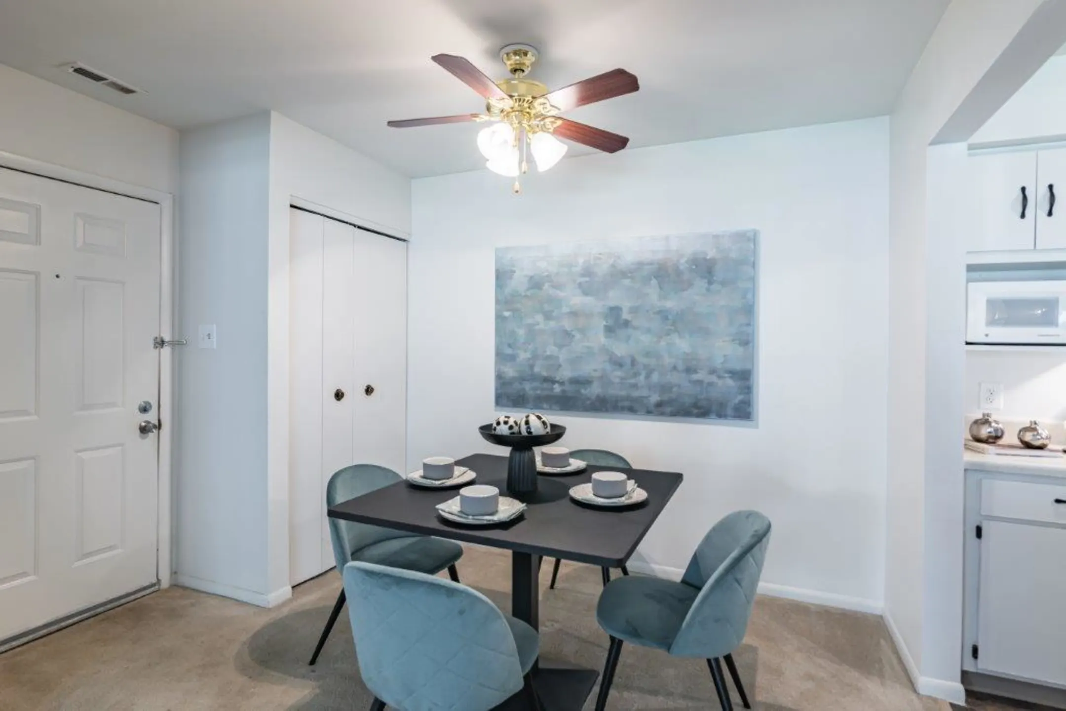 Dining Room - The Landings Apartment Homes - Absecon, NJ