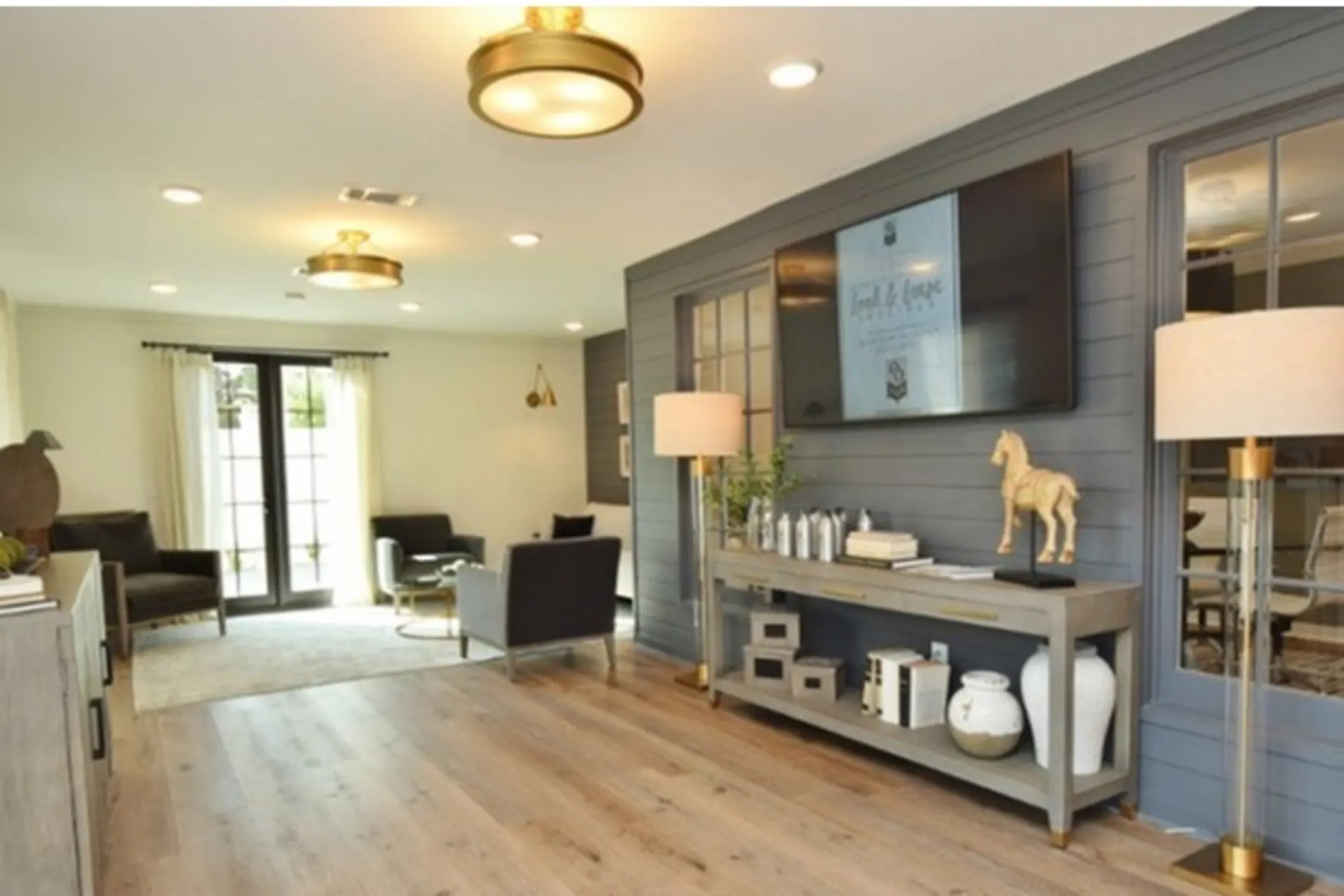 Chateaux Dijon Apartments 4155 Essen Ln Baton Rouge, LA Apartments