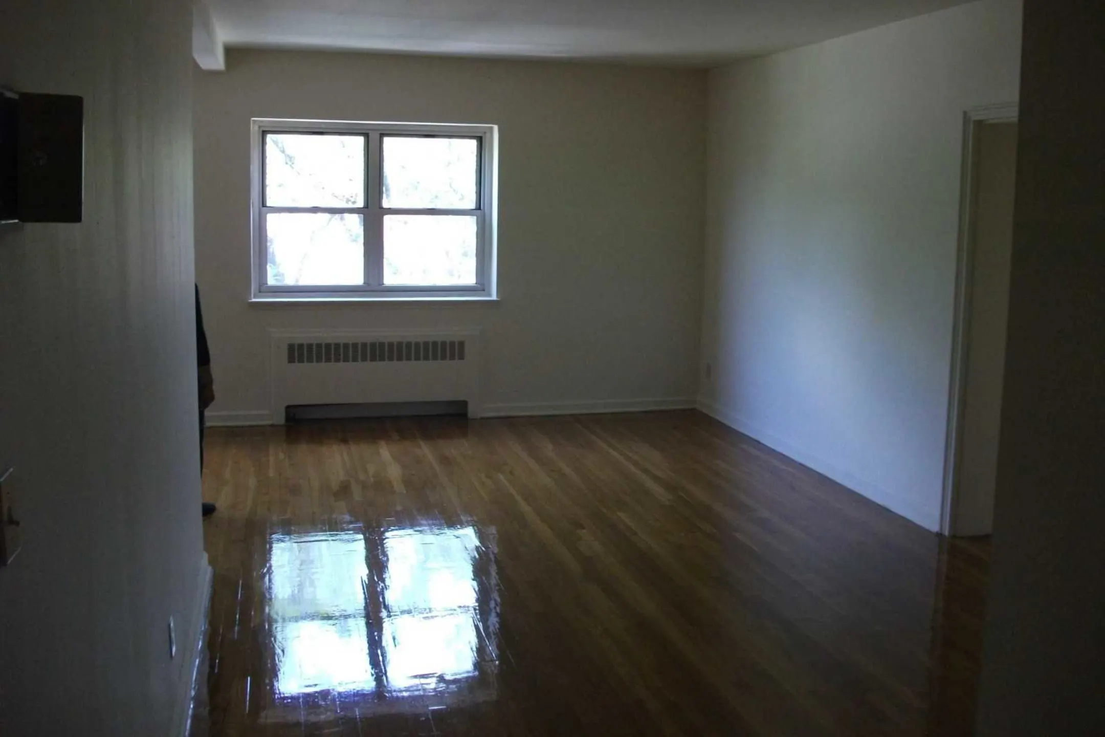 Living Room - Union Avenue - Irvington, NJ