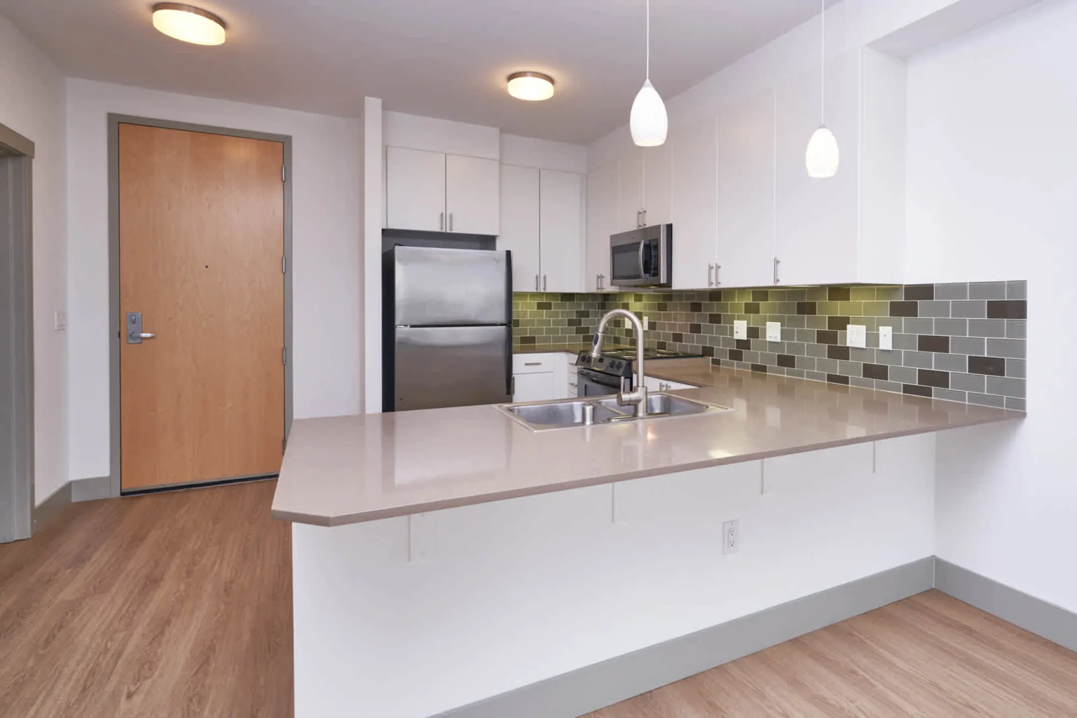 Kitchen - Urbana Apartments - Seattle, WA