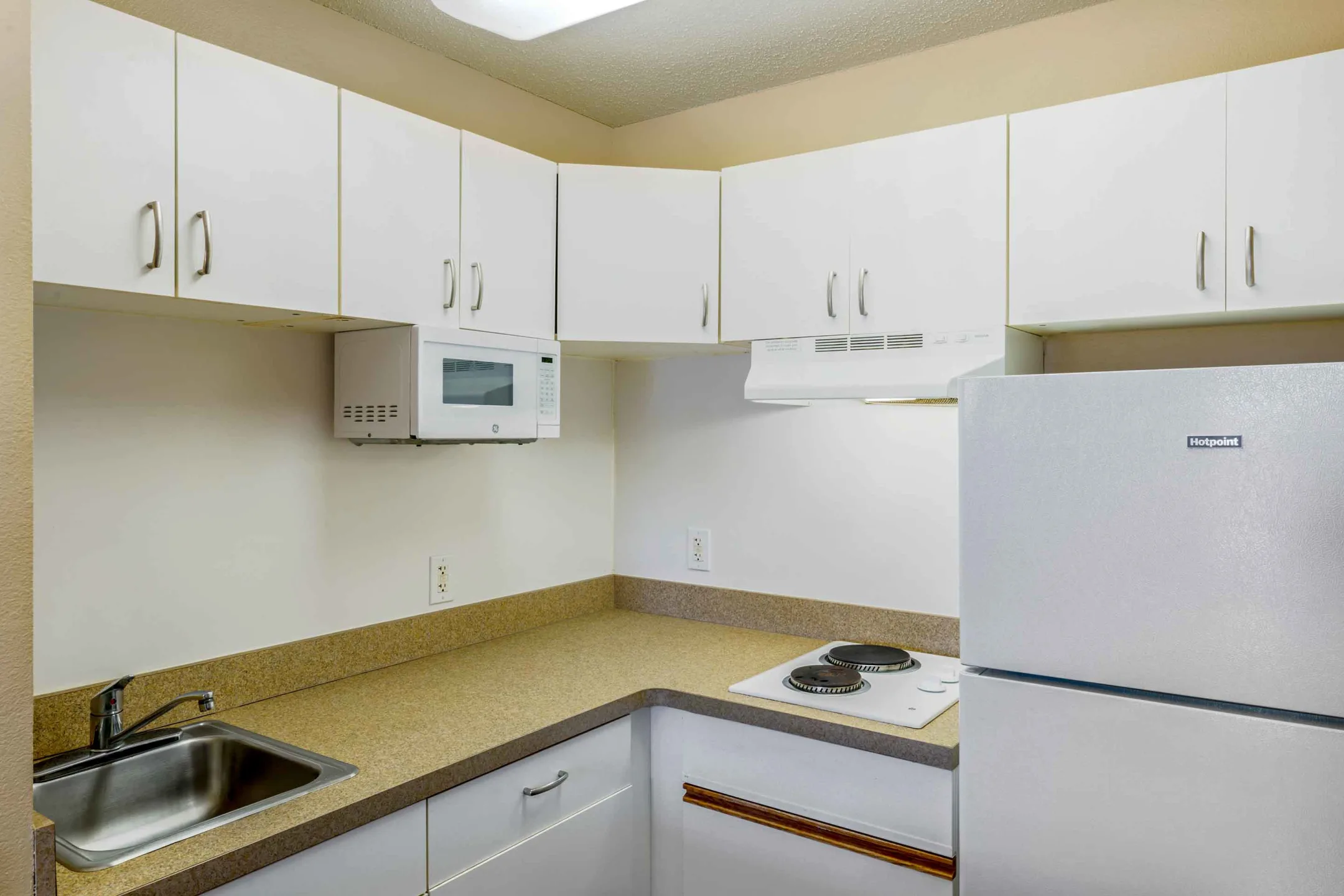 Furnished Studio Boston Waltham 52 4th Ave. Apartments Waltham, MA 02451