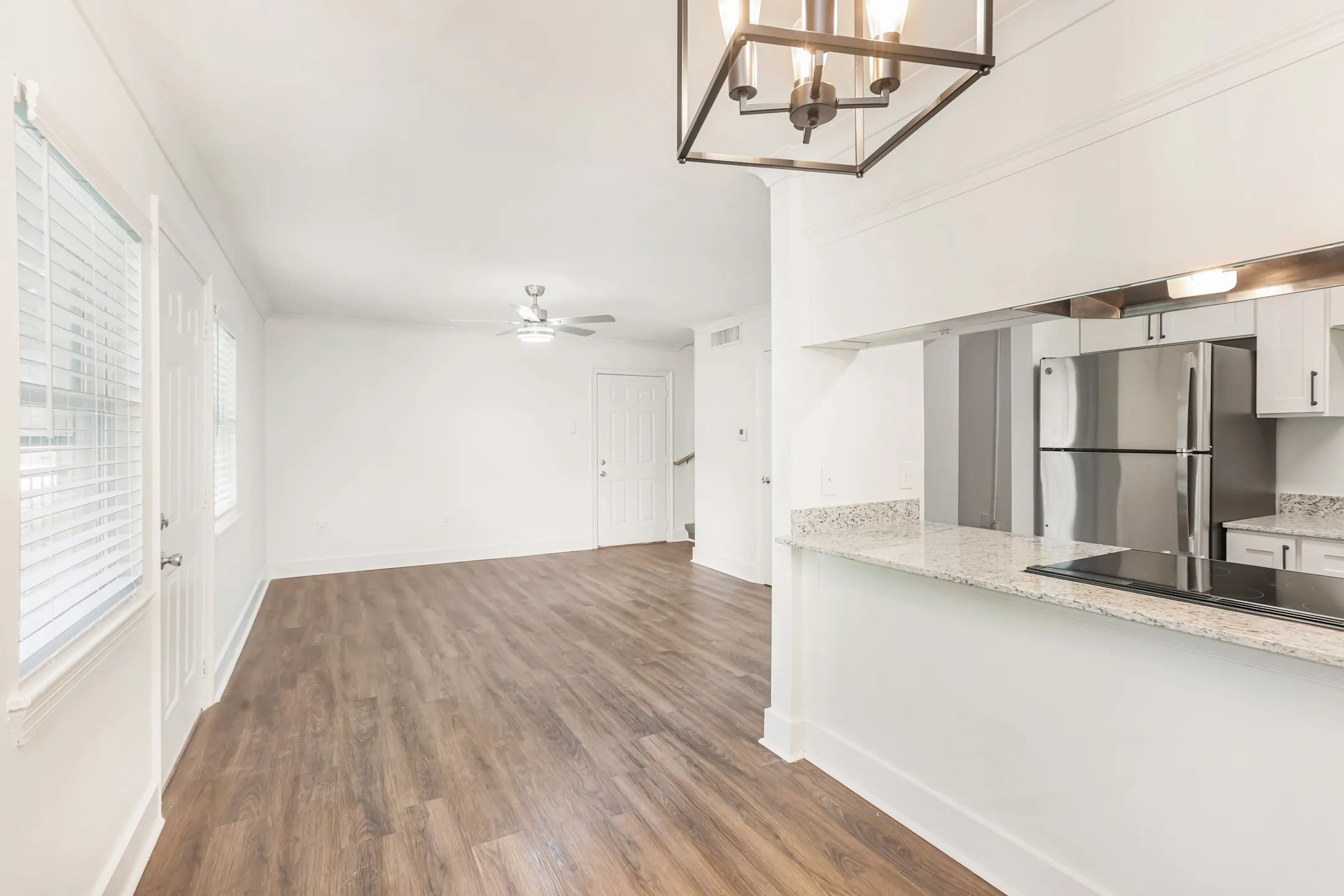 The Warwick 8001 Jefferson Hwy Baton Rouge, LA Apartments for Rent