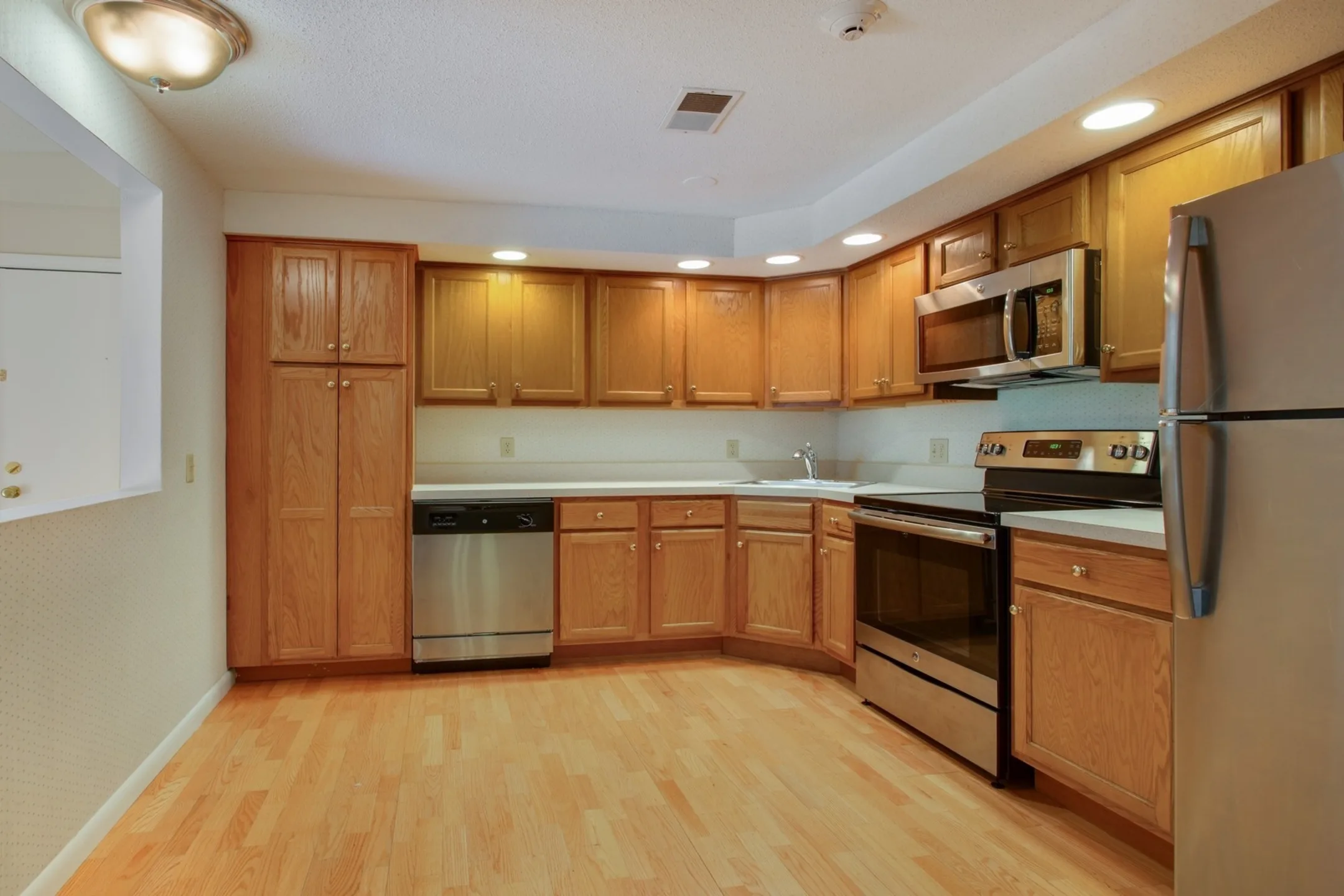 Royal Crest Estates North Andover 50 Royal Crest Dr North Andover, MA Apartments for Rent