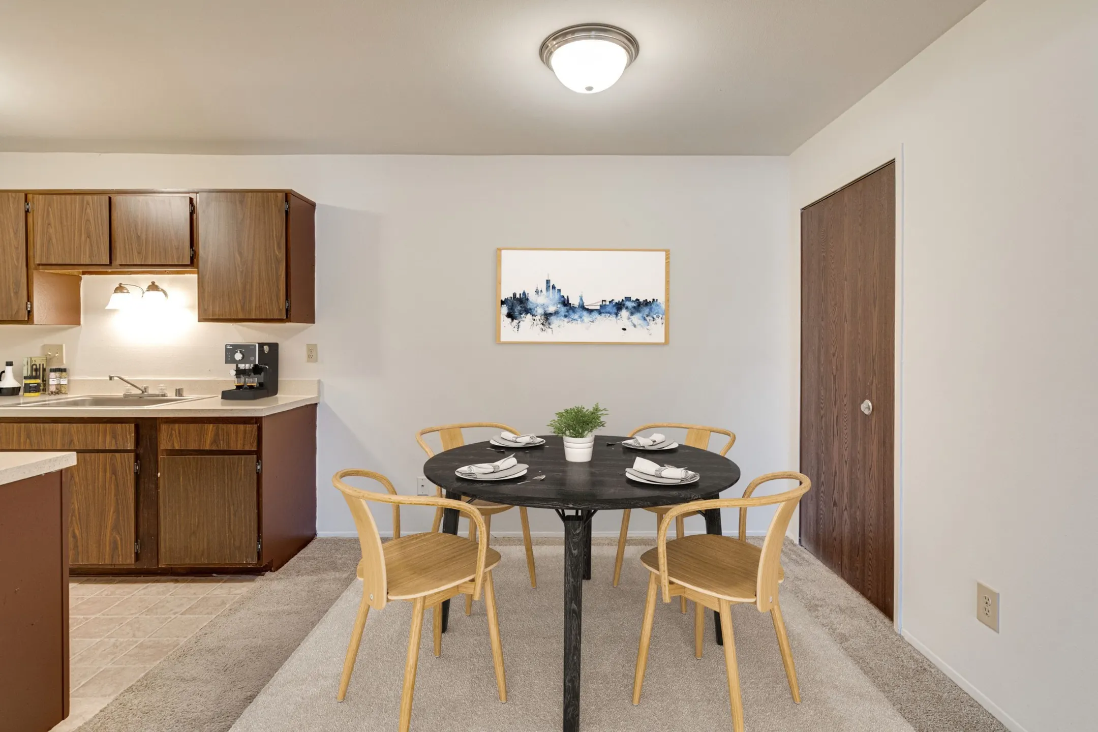 Dining Room - Fox Pointe Apartments - East Moline, IL