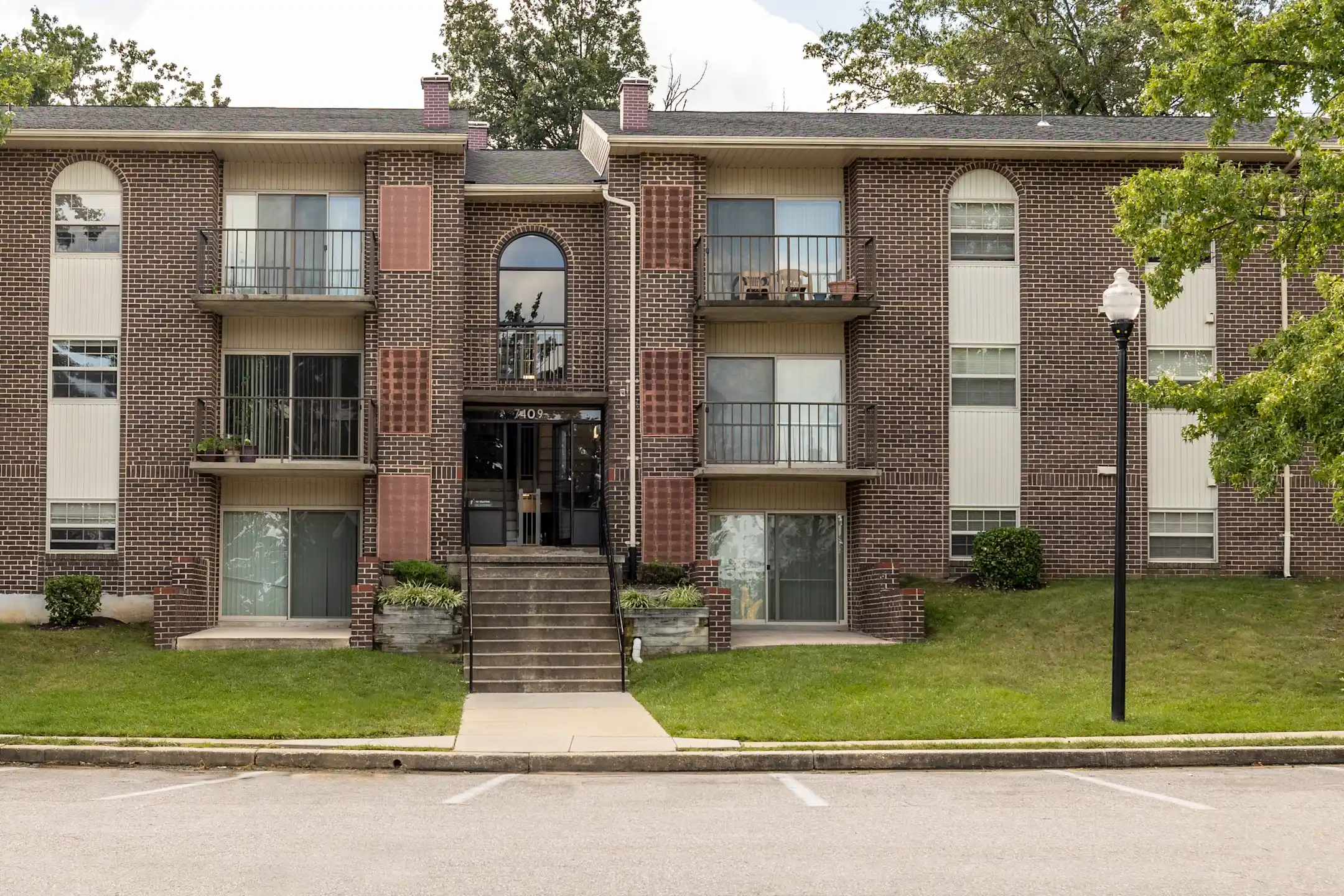 Building - Security Park Apartments - Windsor Mill, MD