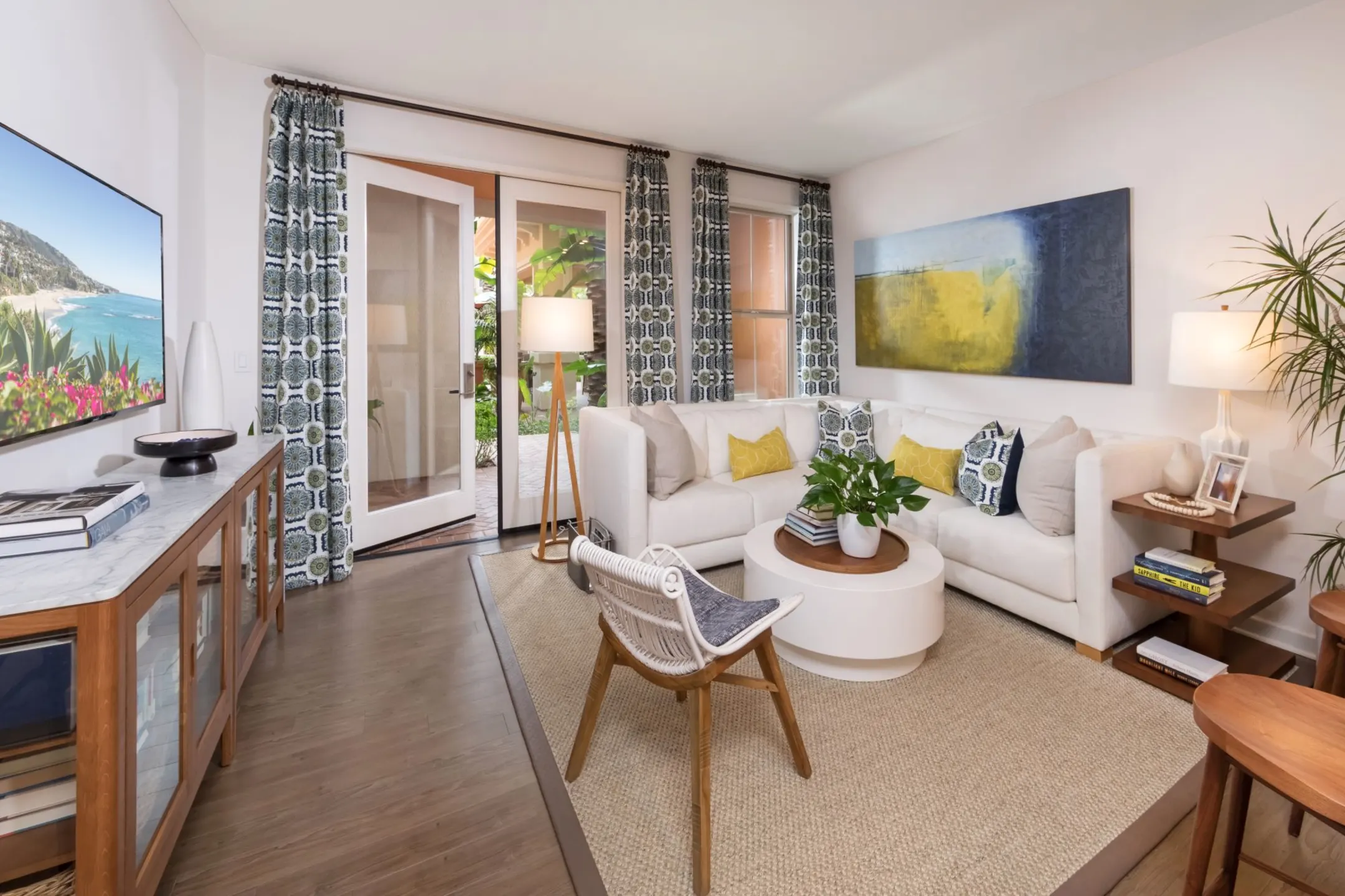 Living Room - Gateway Apartment Homes - Orange, CA
