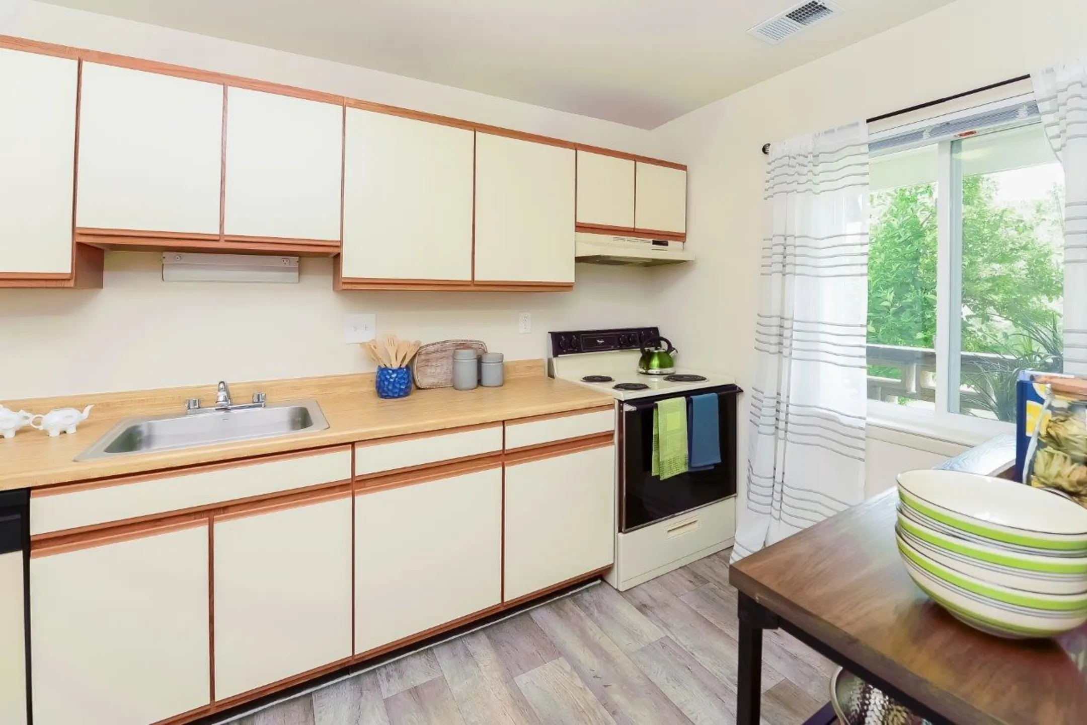 Kitchen - Marchwood Apartments - Exton, PA