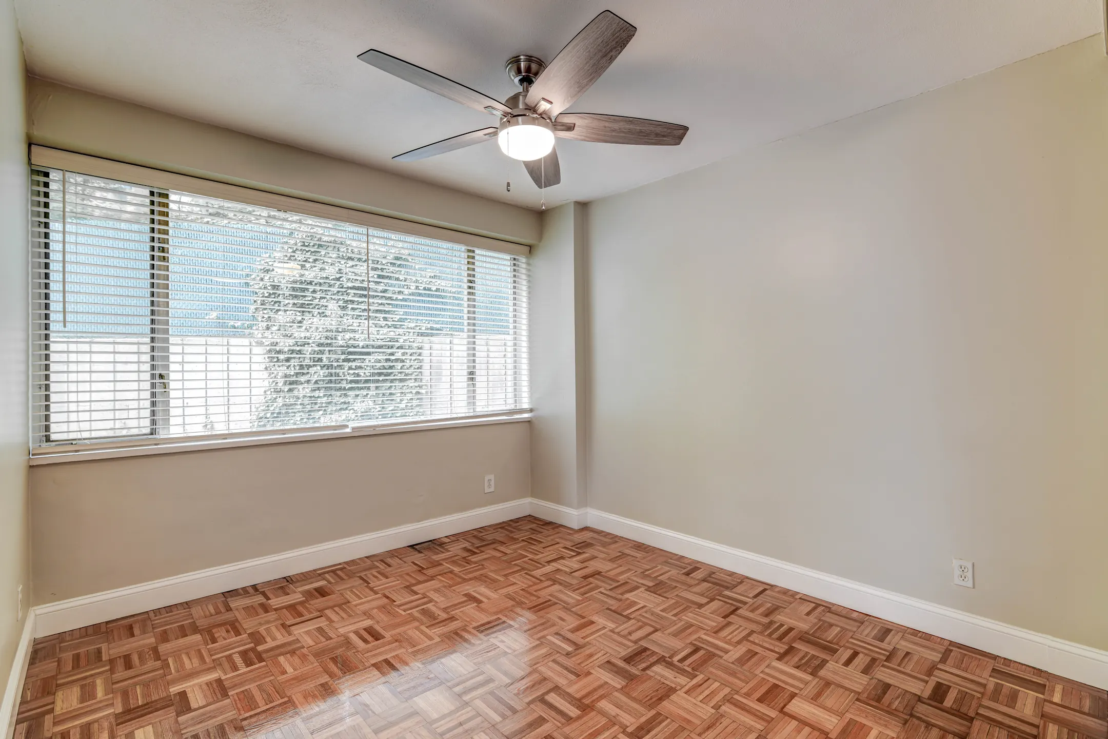 Bedroom - Barclay on Beacon - Brookline, MA