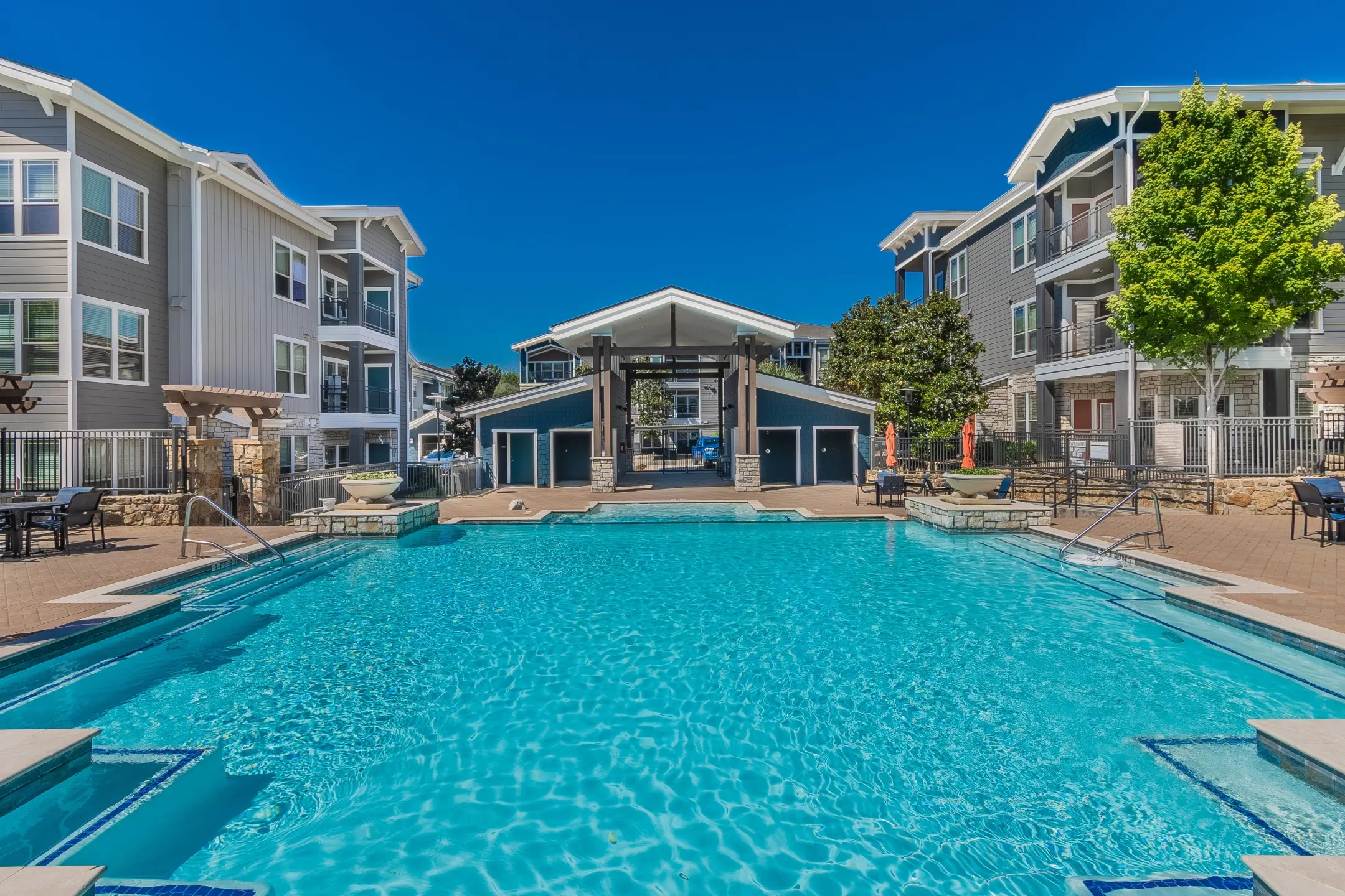 Pool - Lakewood Flats Apartments - Dallas, TX